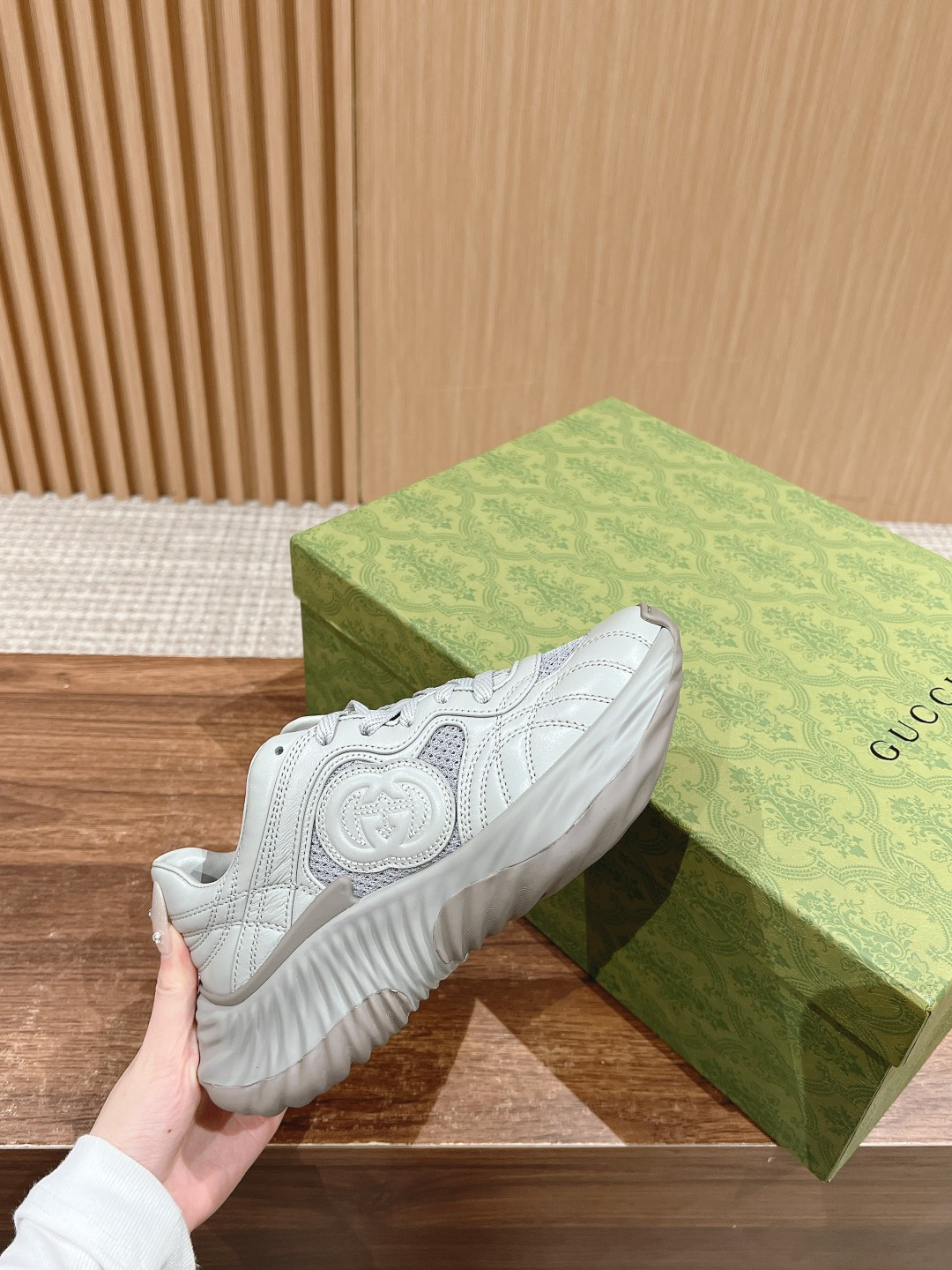 ua G*u*i ripple sneaker