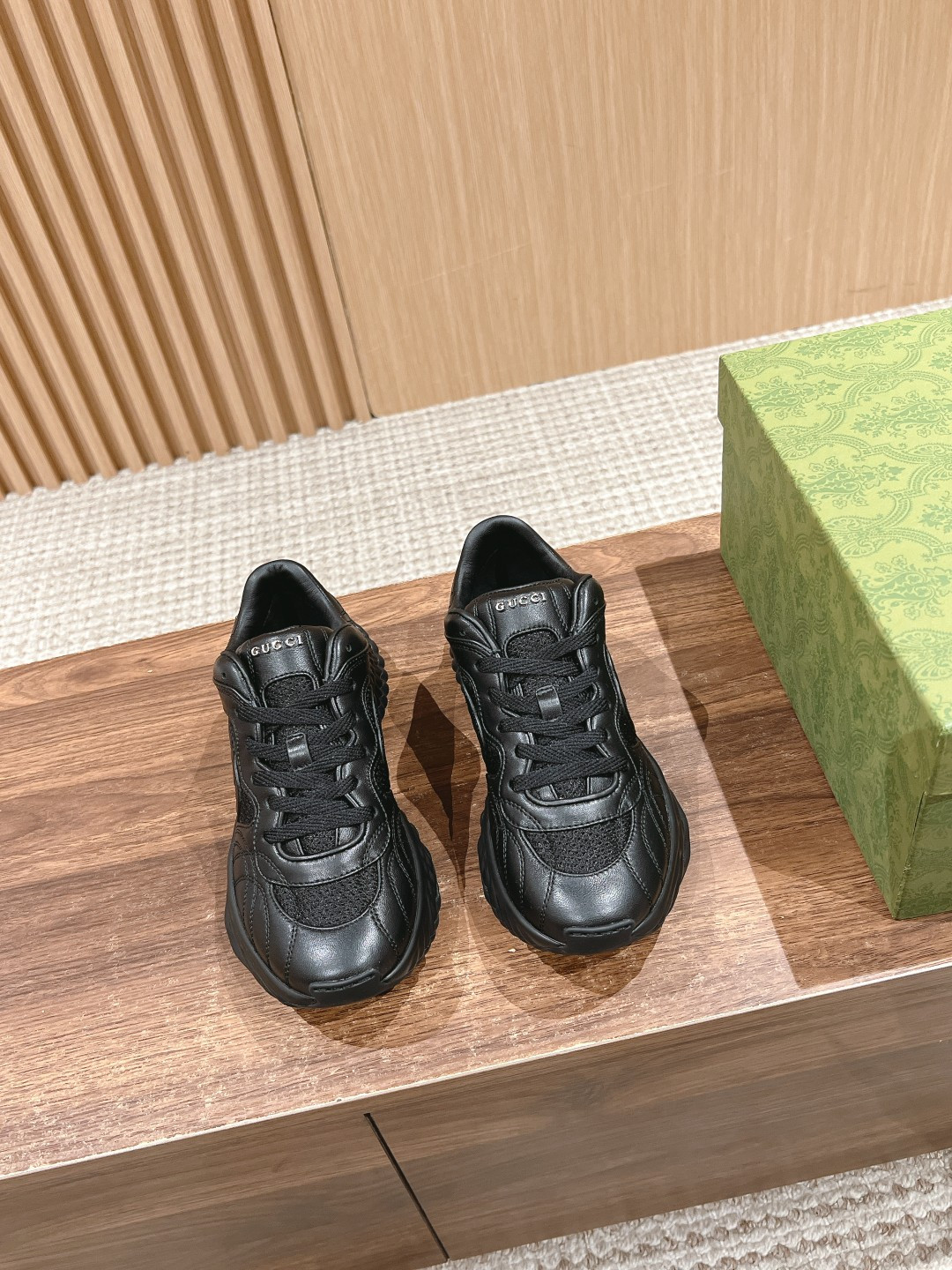 ua G*u*i ripple sneaker