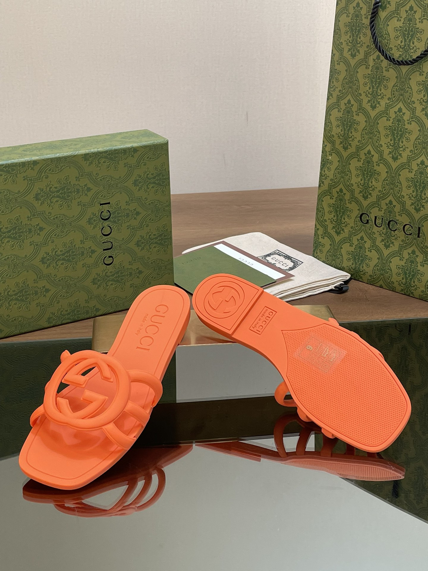 ua G*u*i interlocking g slide sandal orange