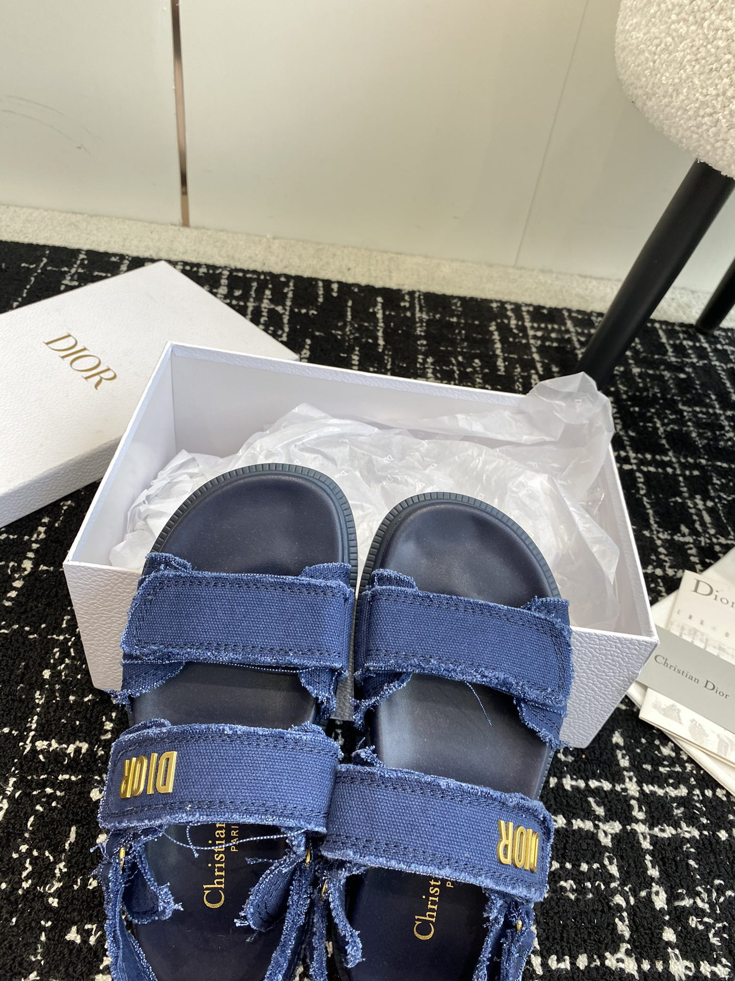ua D*oract sandal