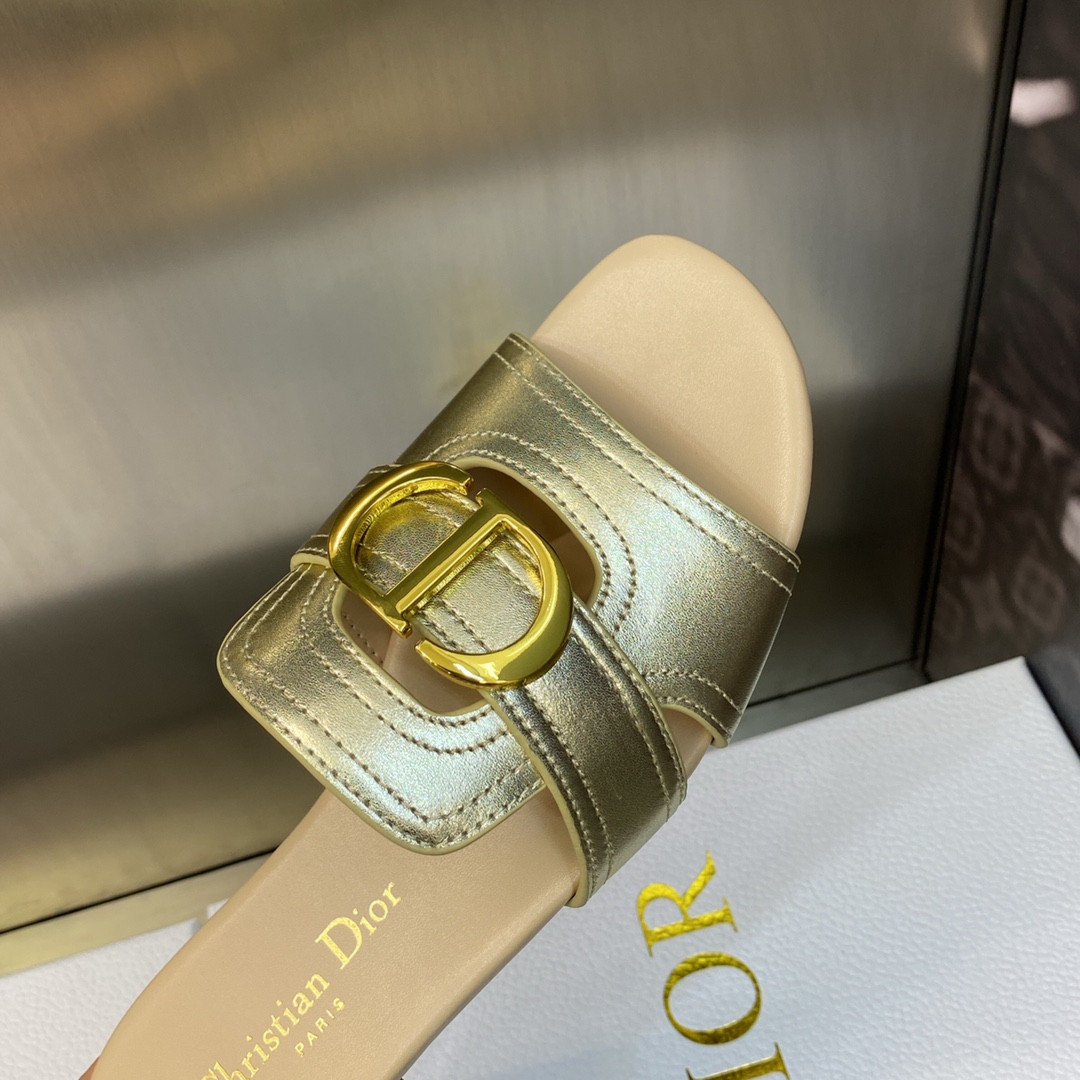 ua D*or 30 montaigne slide