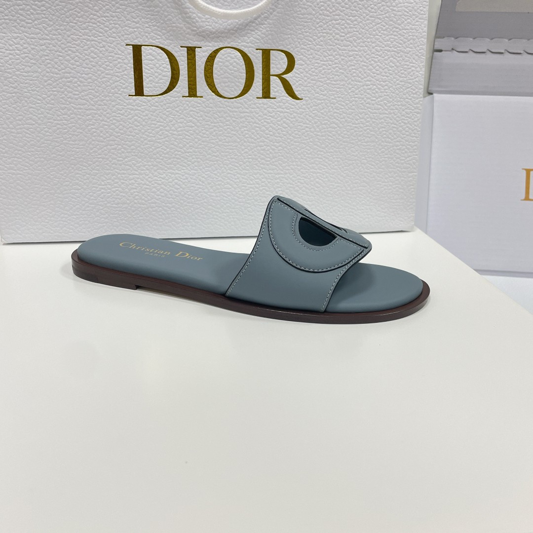 ua D*or d-club slide