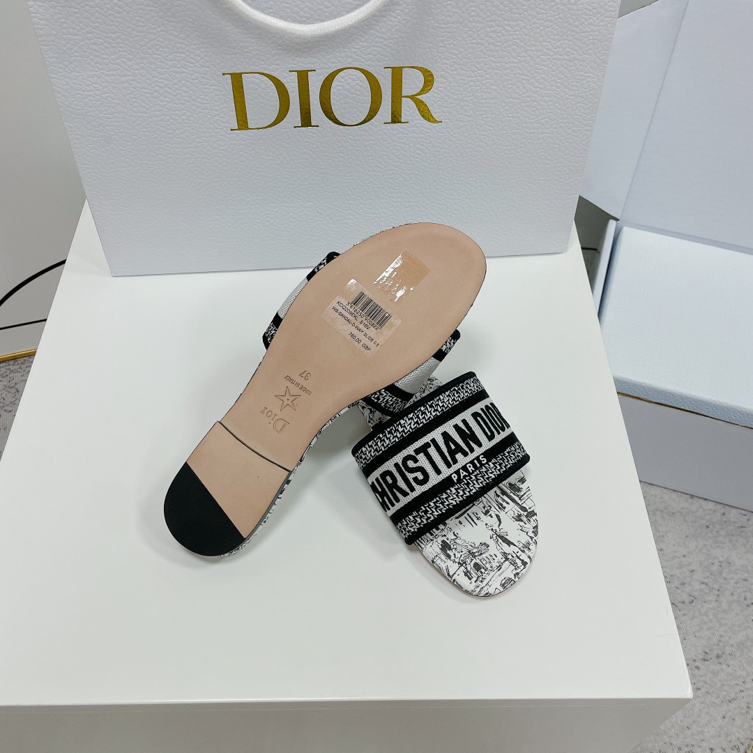 ua D*or dway slide