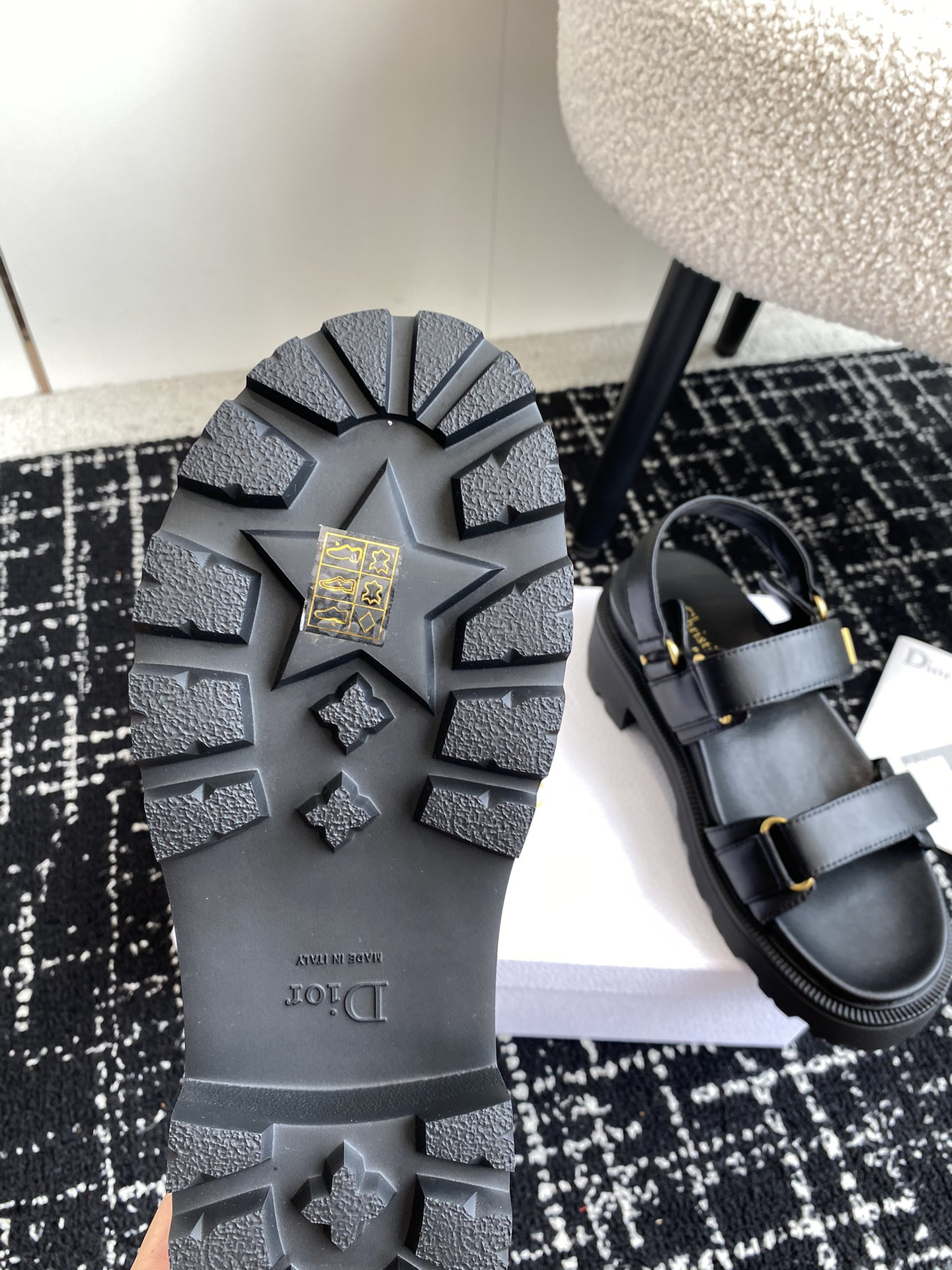 ua D*oract platform sandal black
