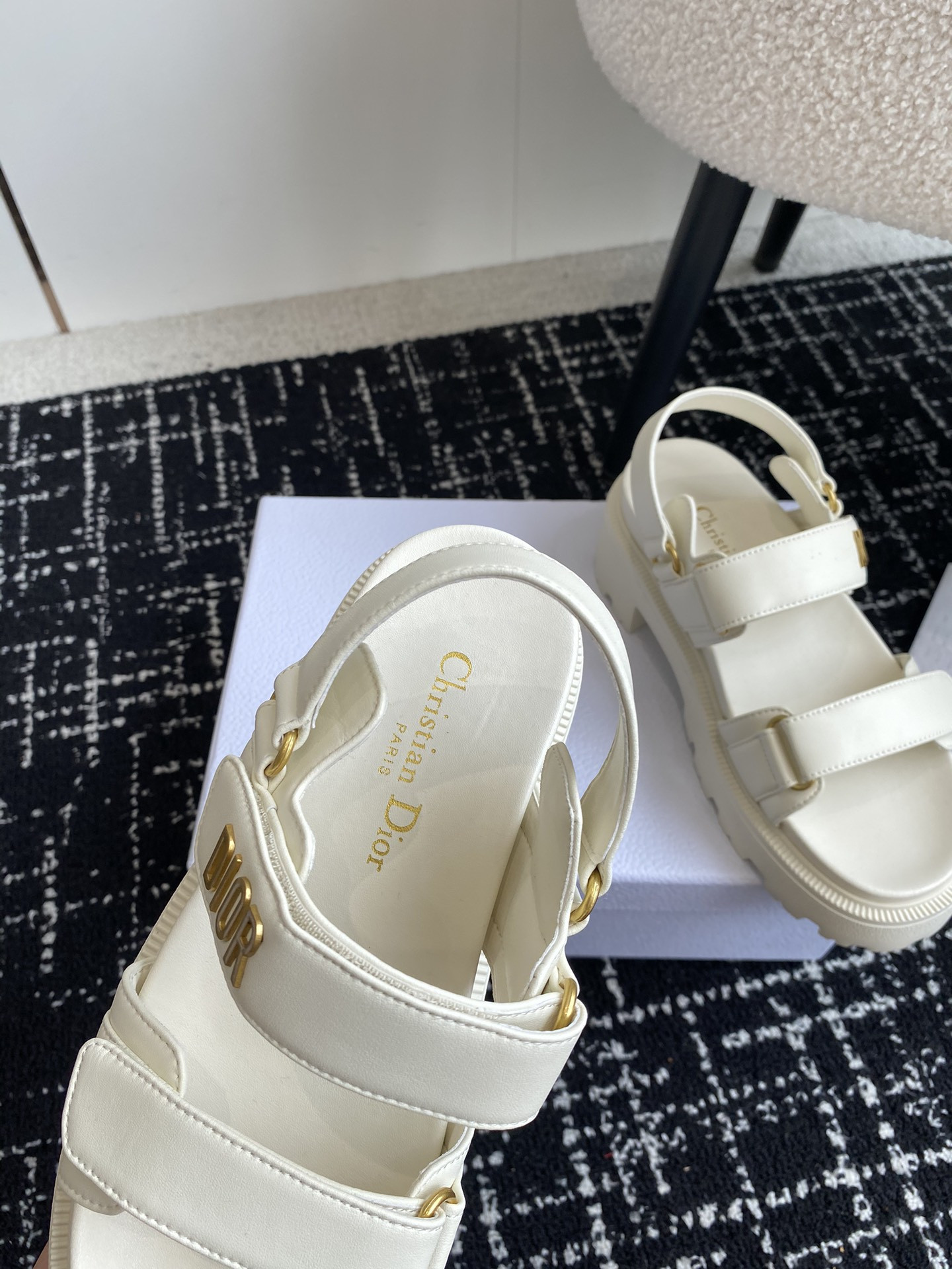 ua D*oract platform sandal white