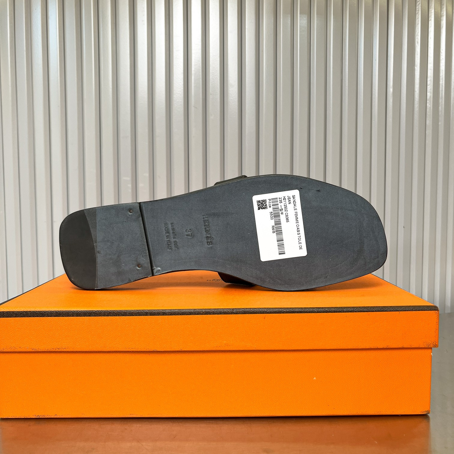 UA Hermès Oran sandal