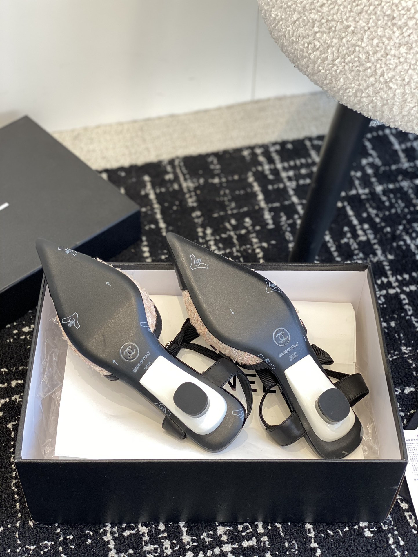 ua Ch*el slingbacks