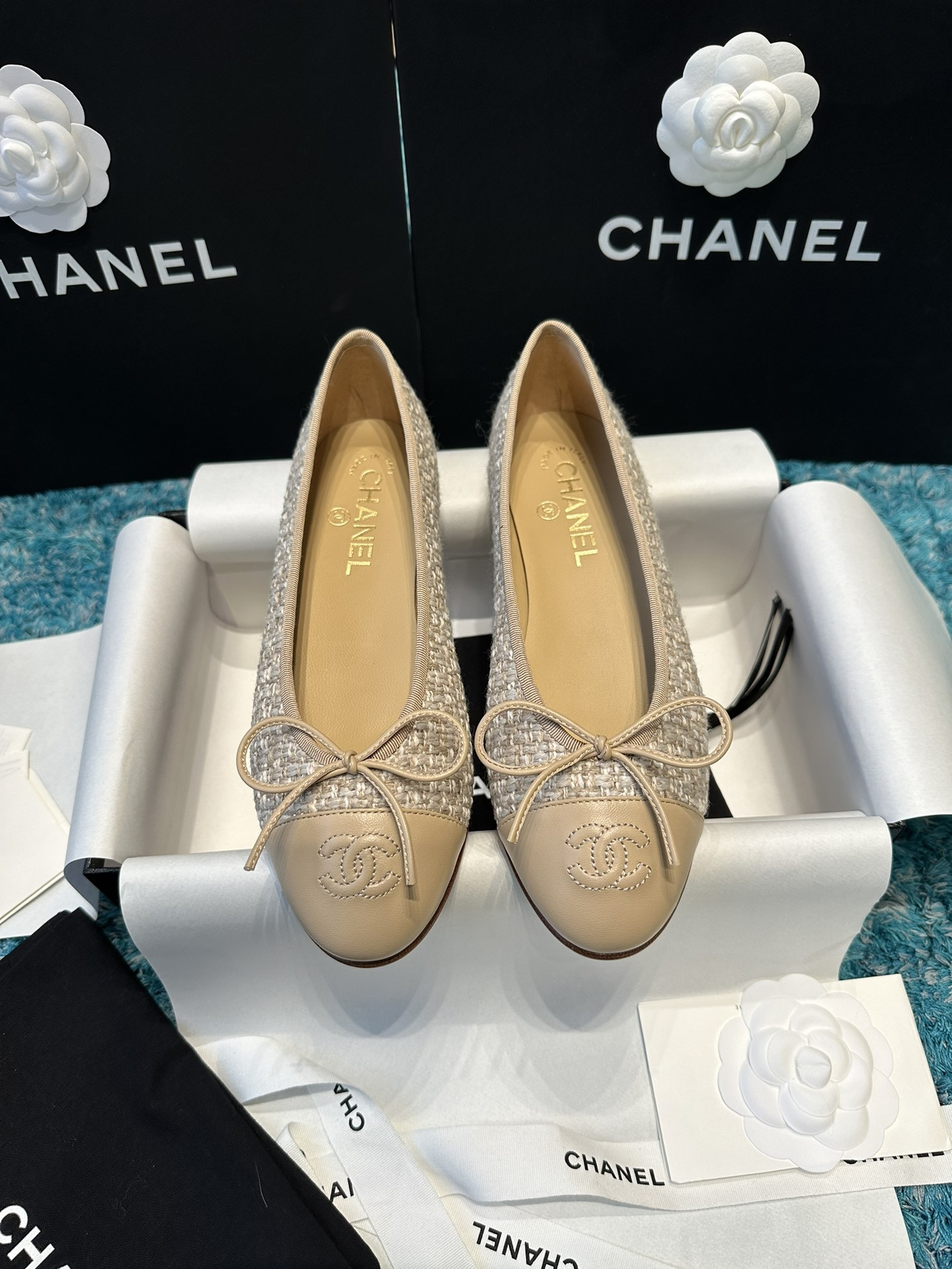 ua Ch*el ballet flats