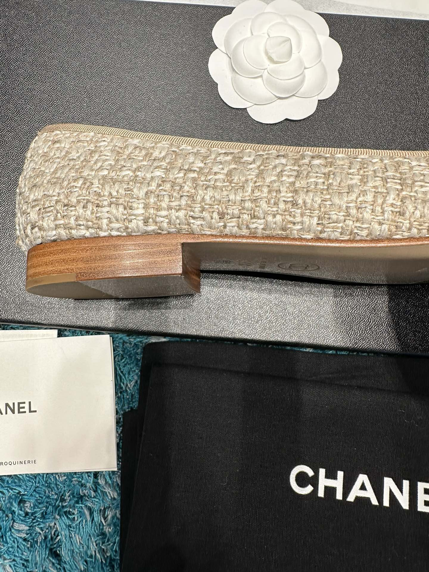 ua Ch*el ballet flats