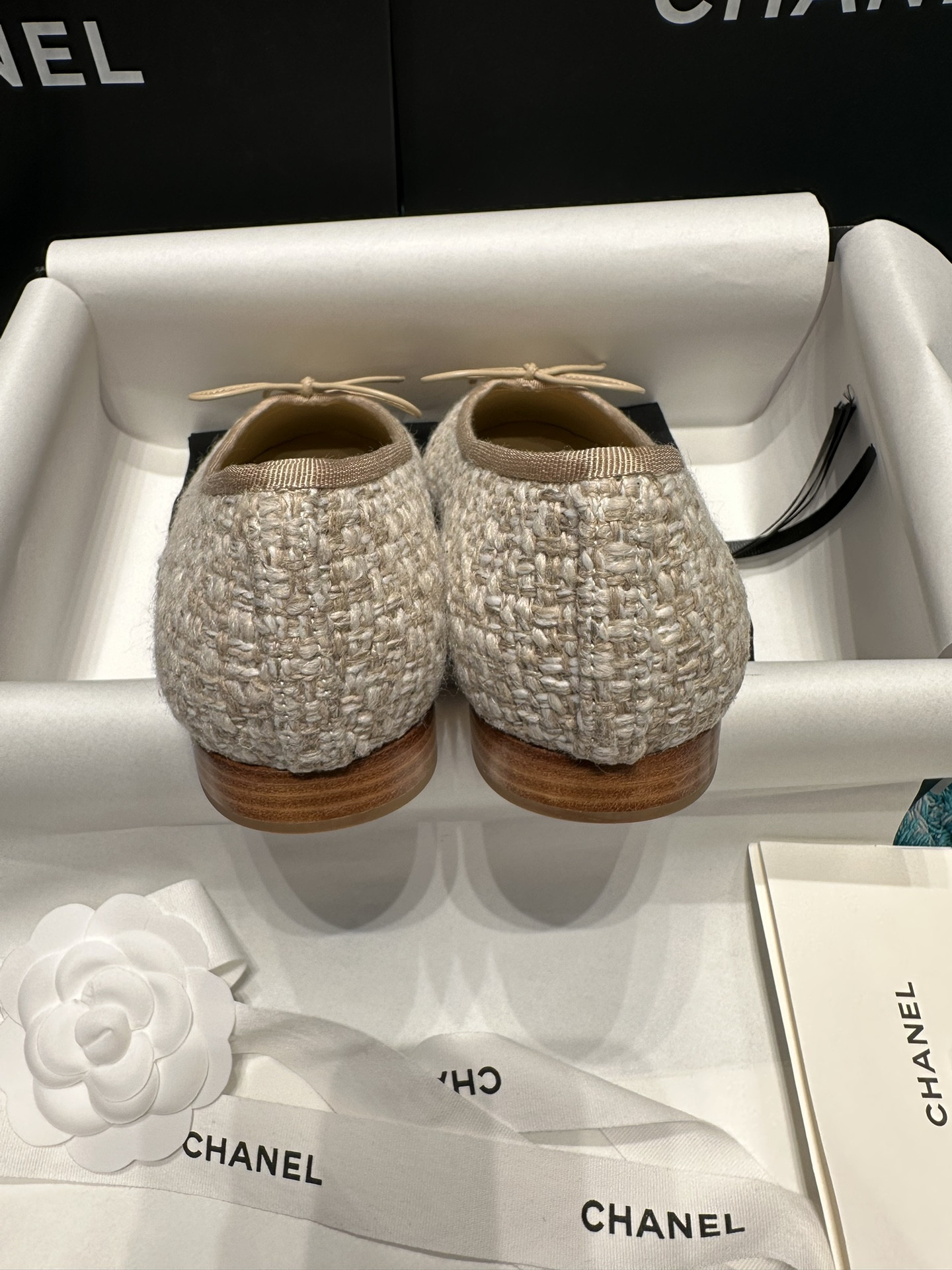 ua Ch*el ballet flats