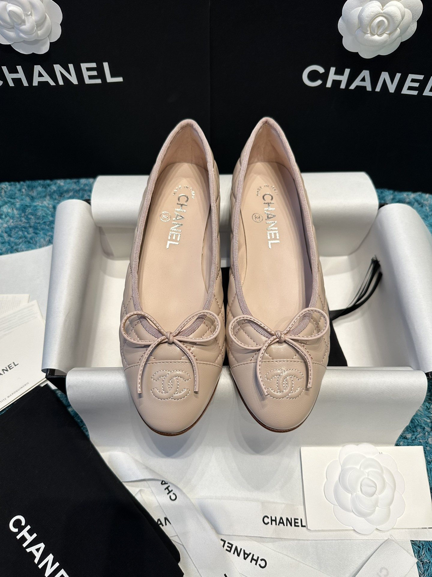 ua Ch*el ballet flats