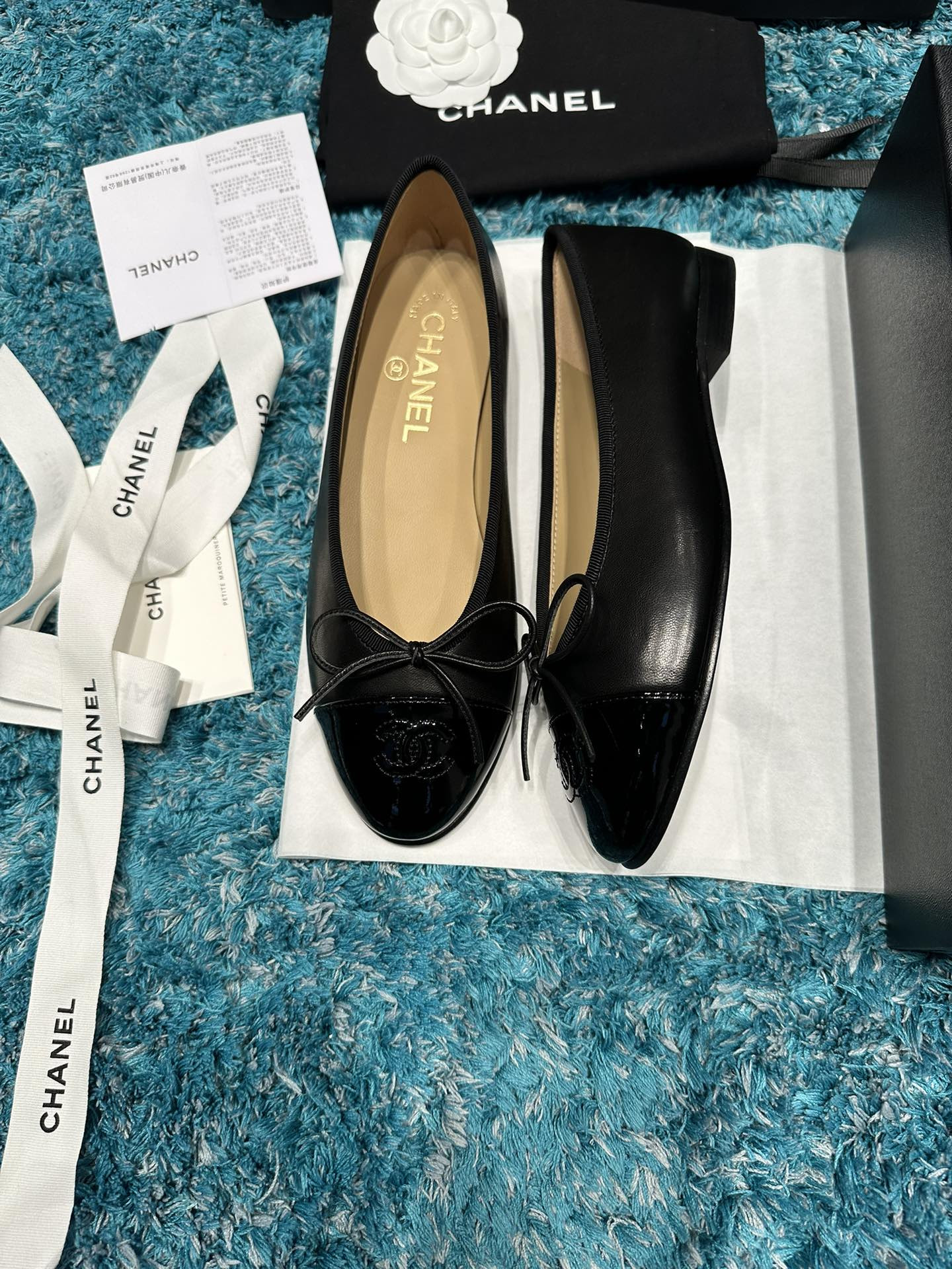 ua Ch*el ballet flats