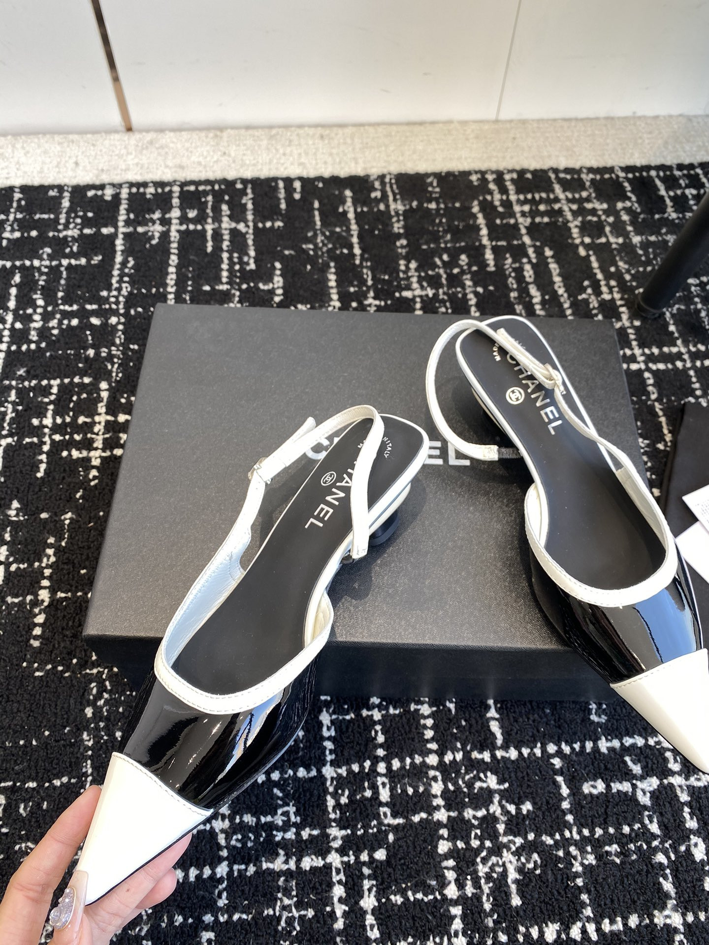 ua Ch*el slingbacks
