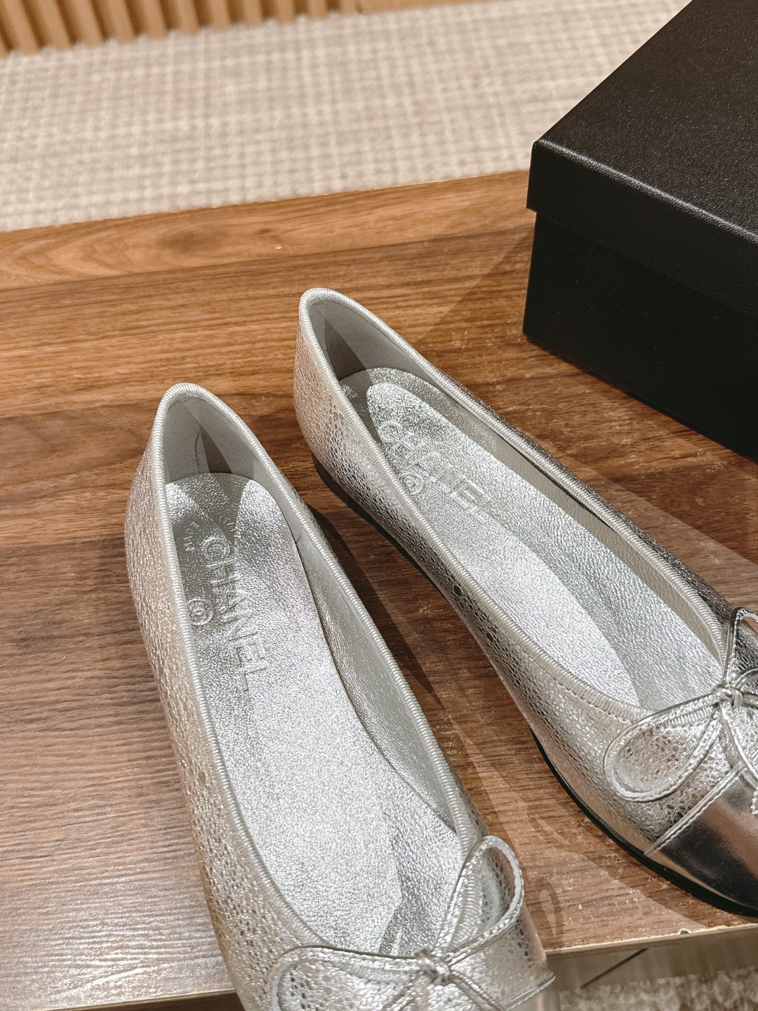 ua Ch*el ballet flats