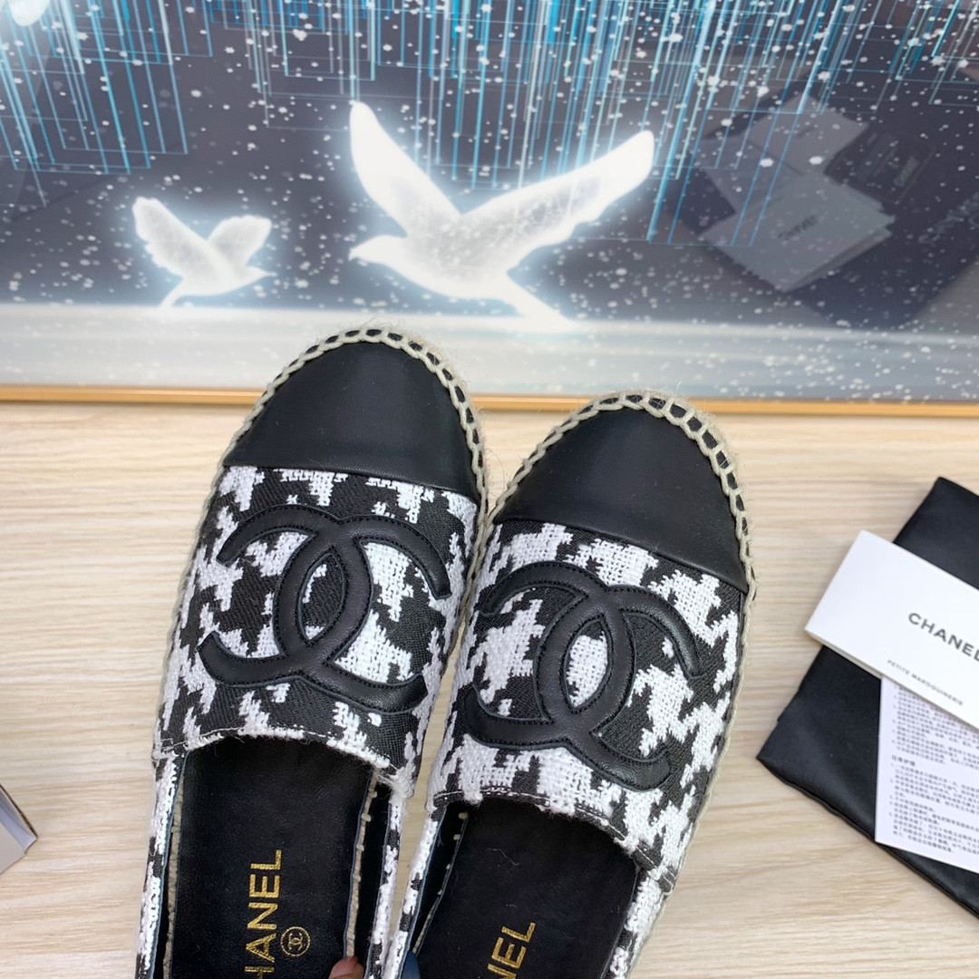 ua Ch*el espadrilles