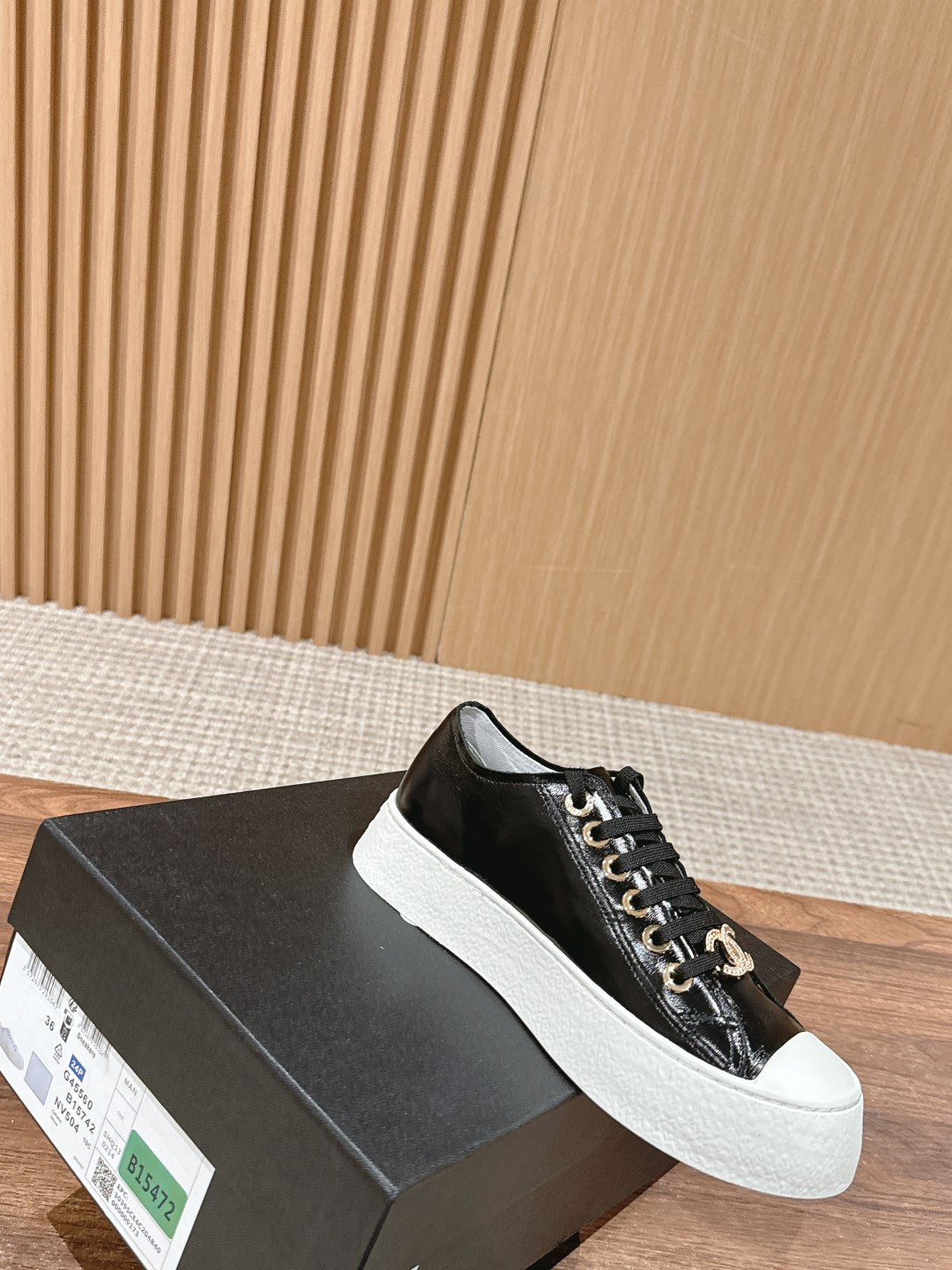 ua Ch*el sneaker