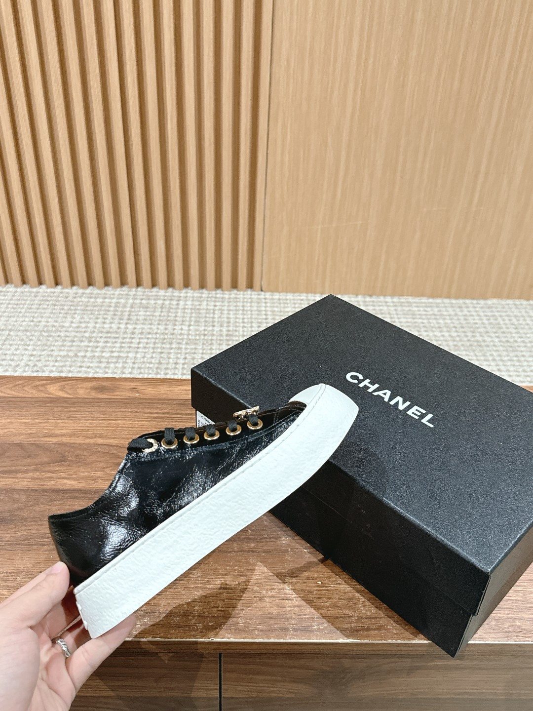 ua Ch*el sneaker