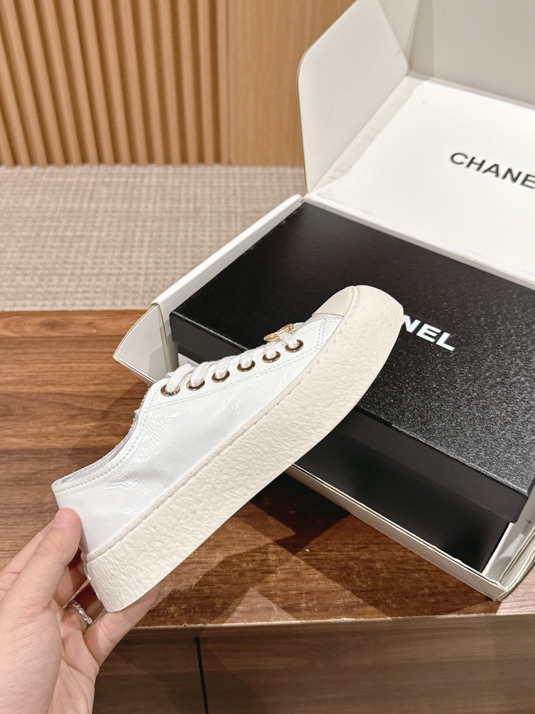 ua Ch*el sneaker