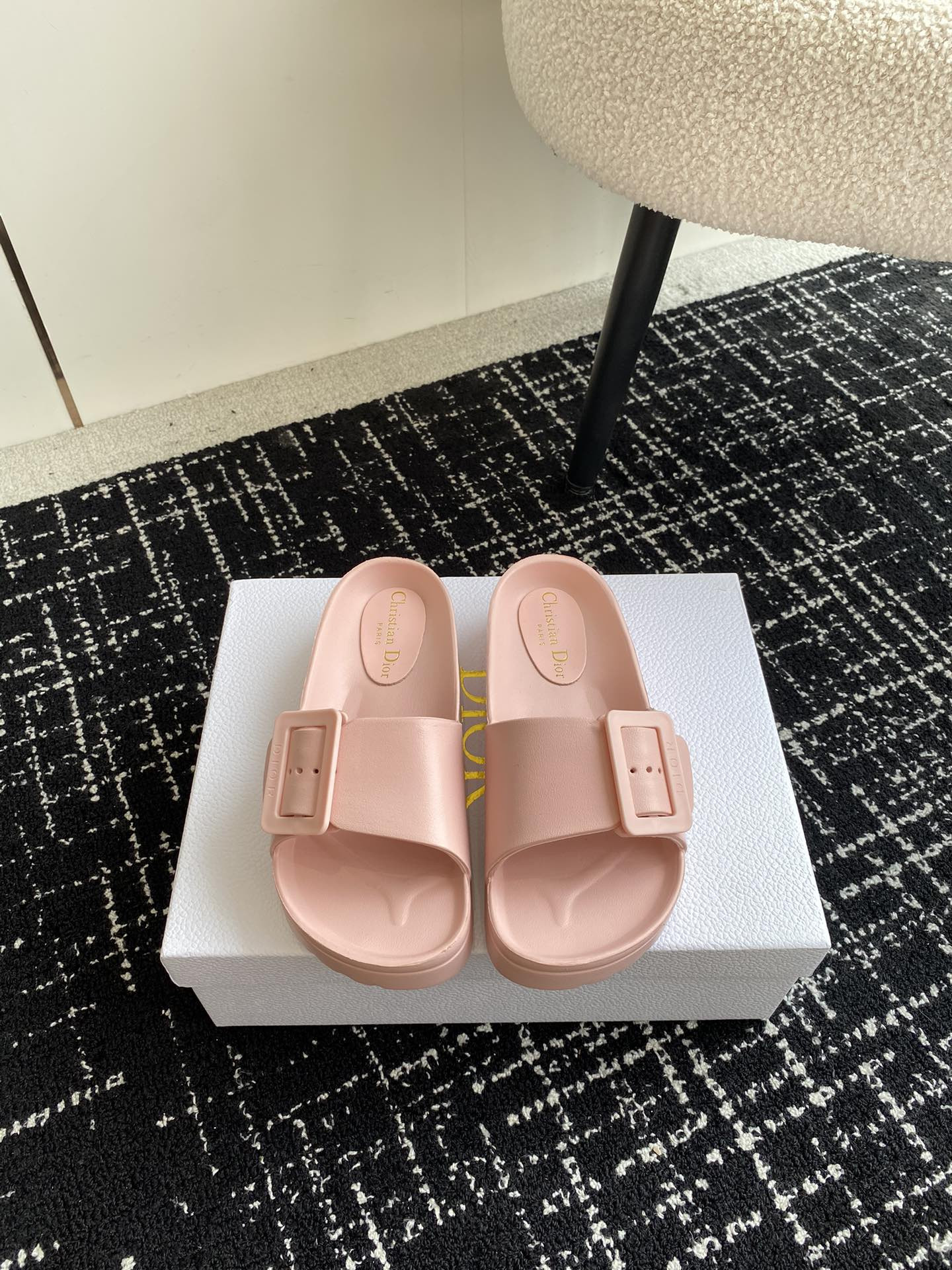 ua D*or slide