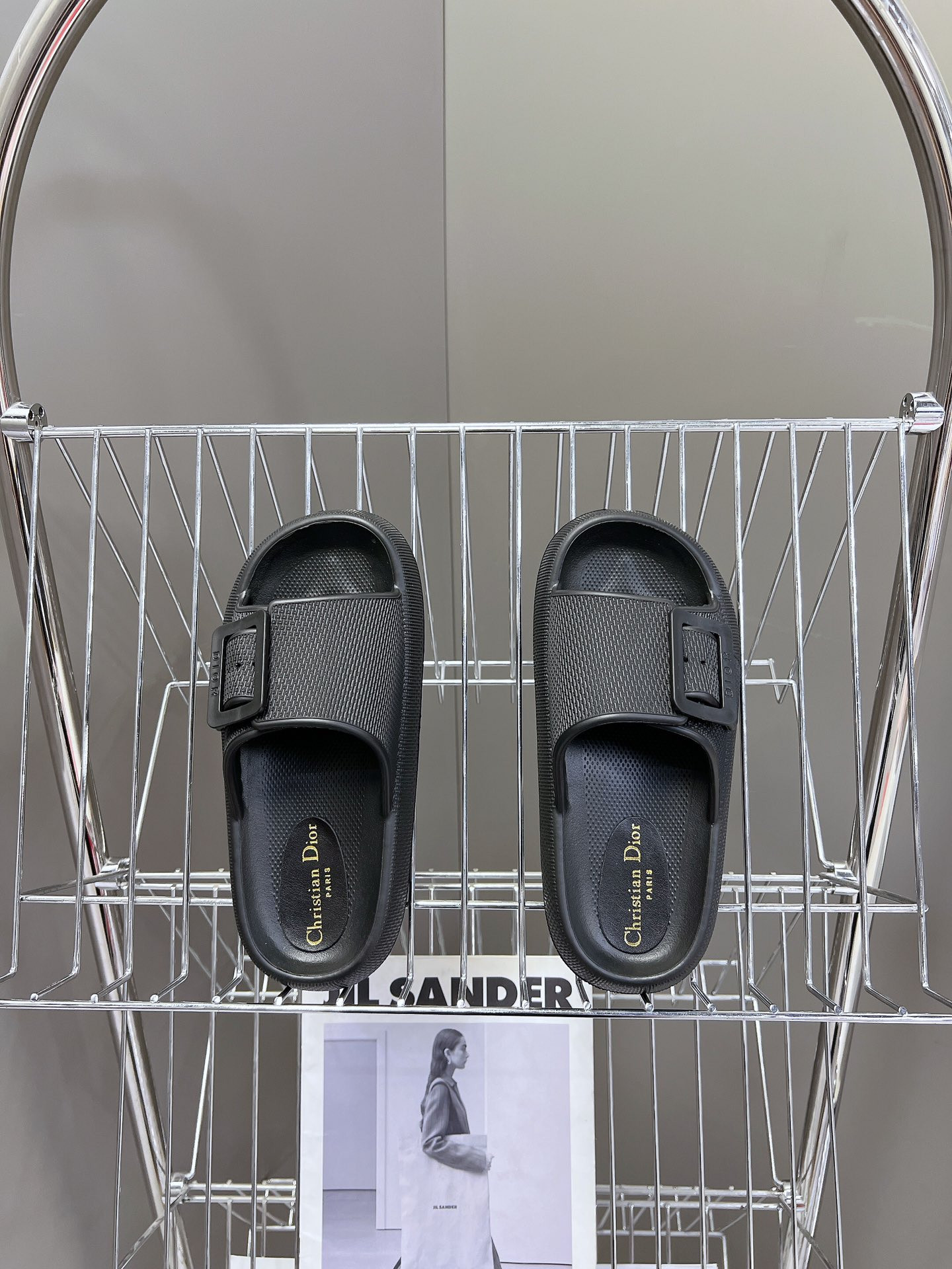 ua D*or slide