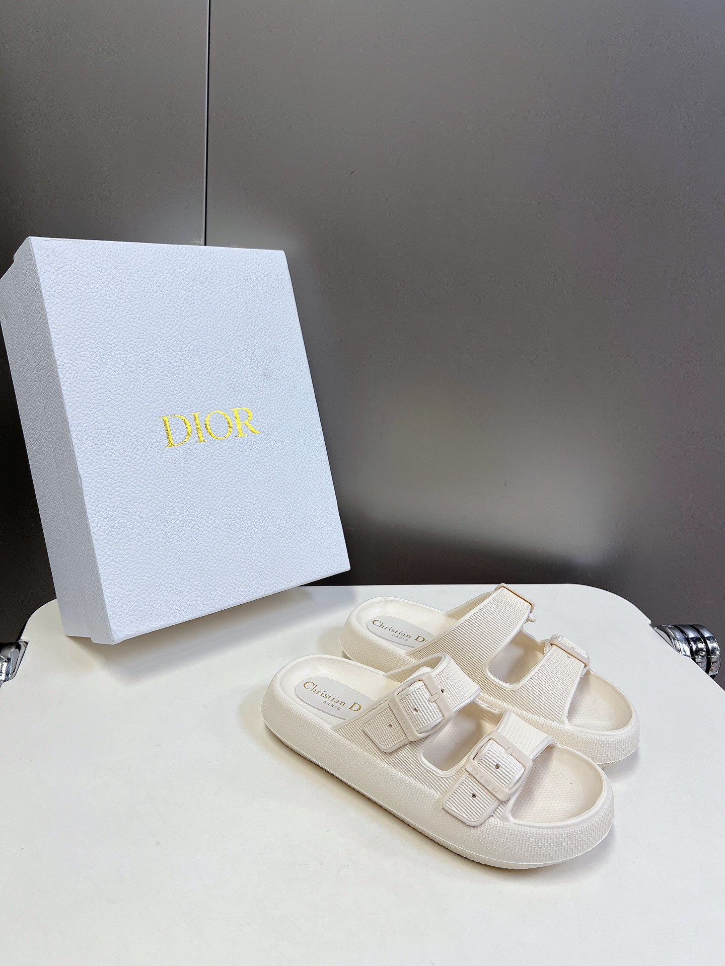ua D*or slide