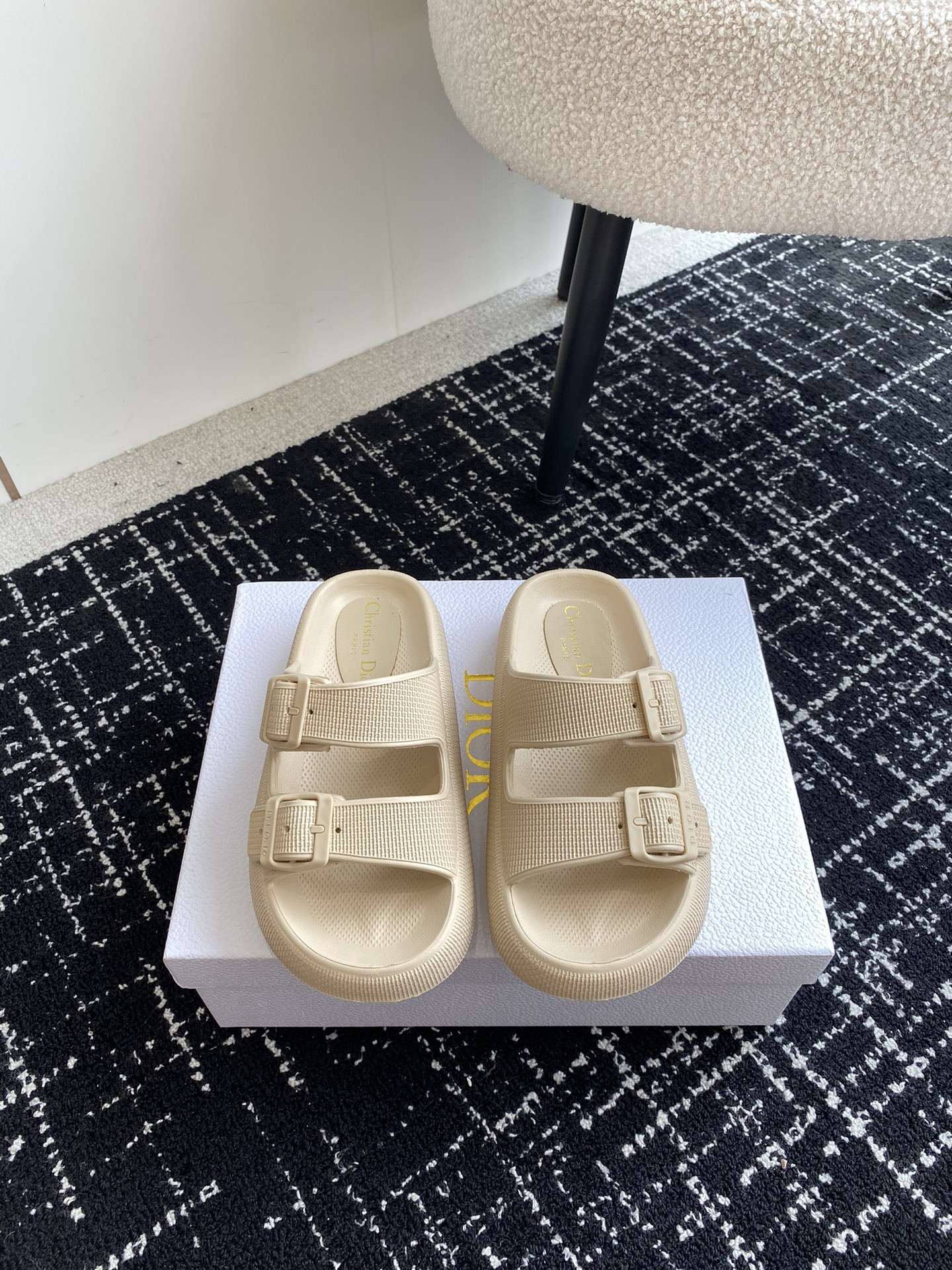 ua D*or slide