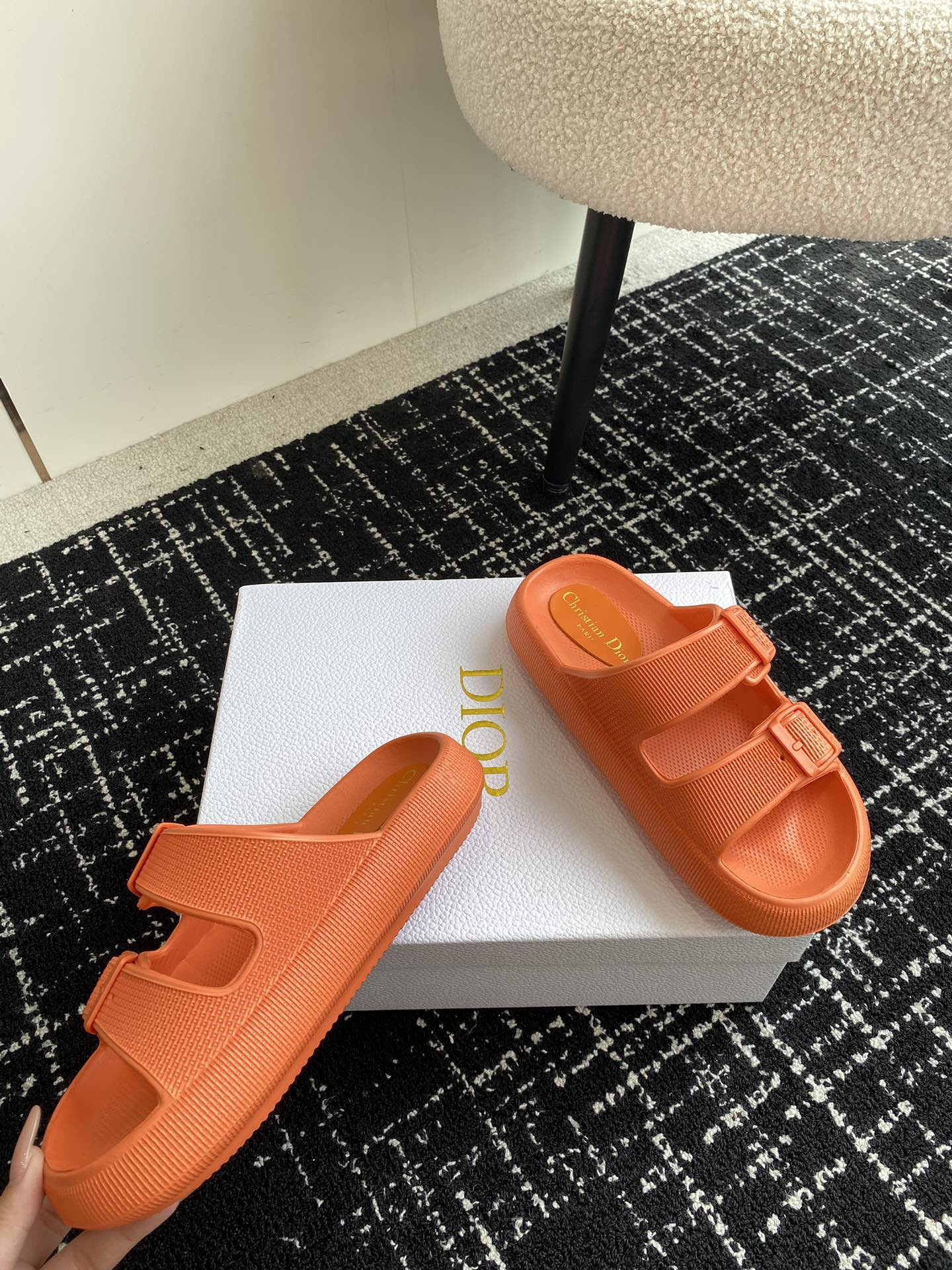 ua D*or slide