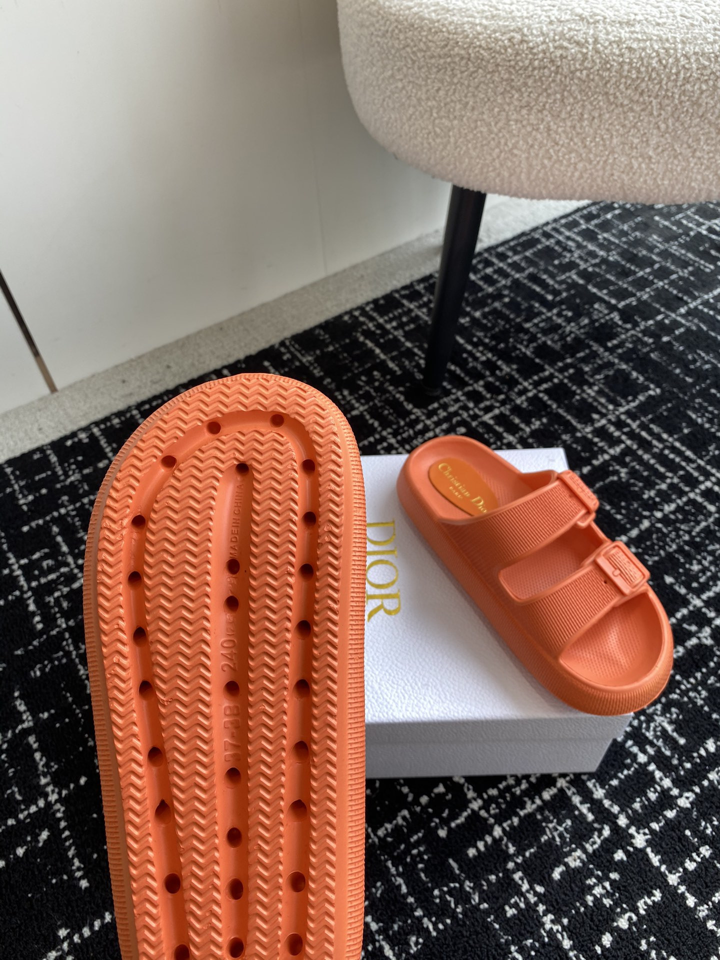 ua D*or slide