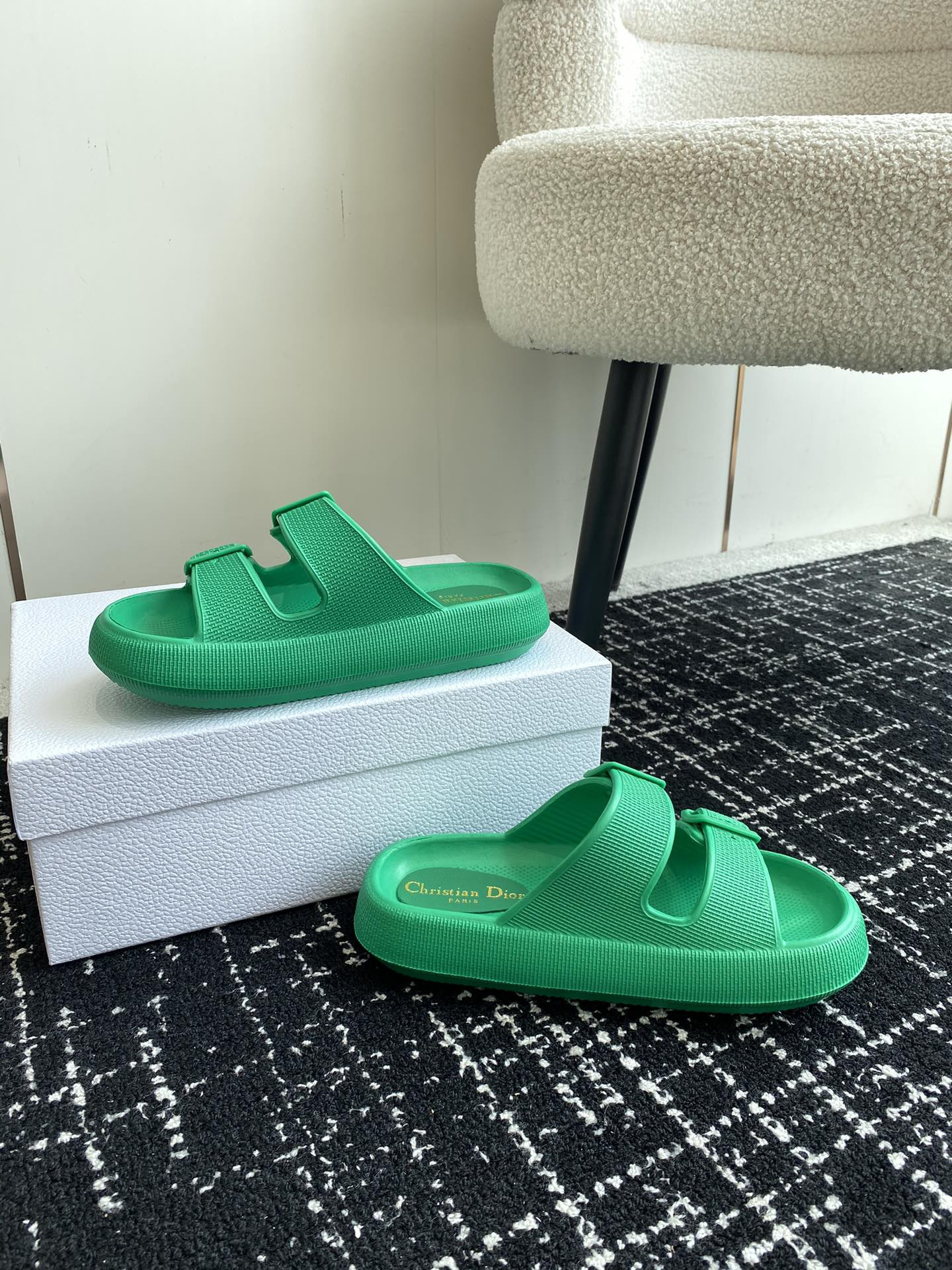 ua D*or slide