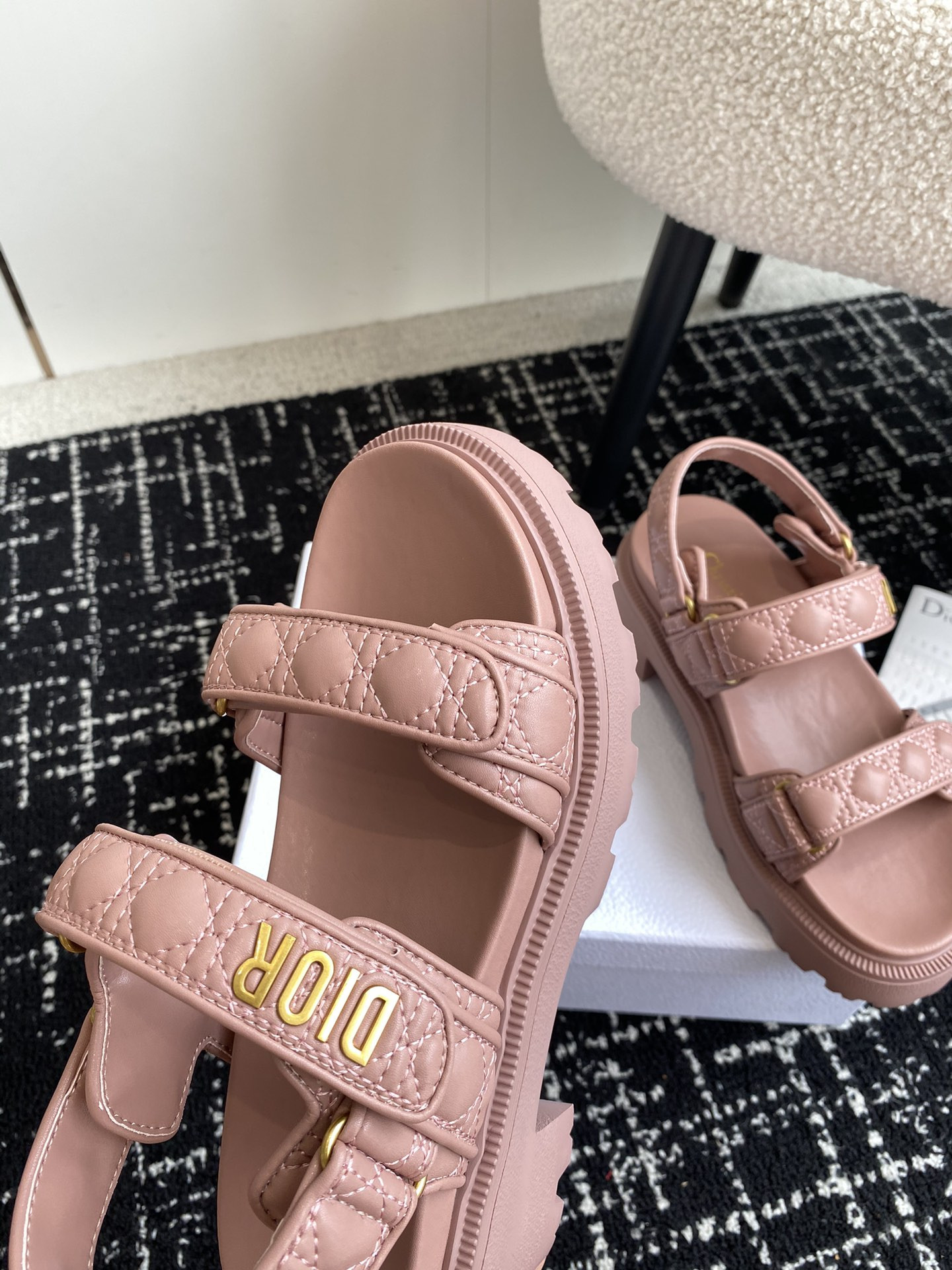 ua D*oract platform sandal