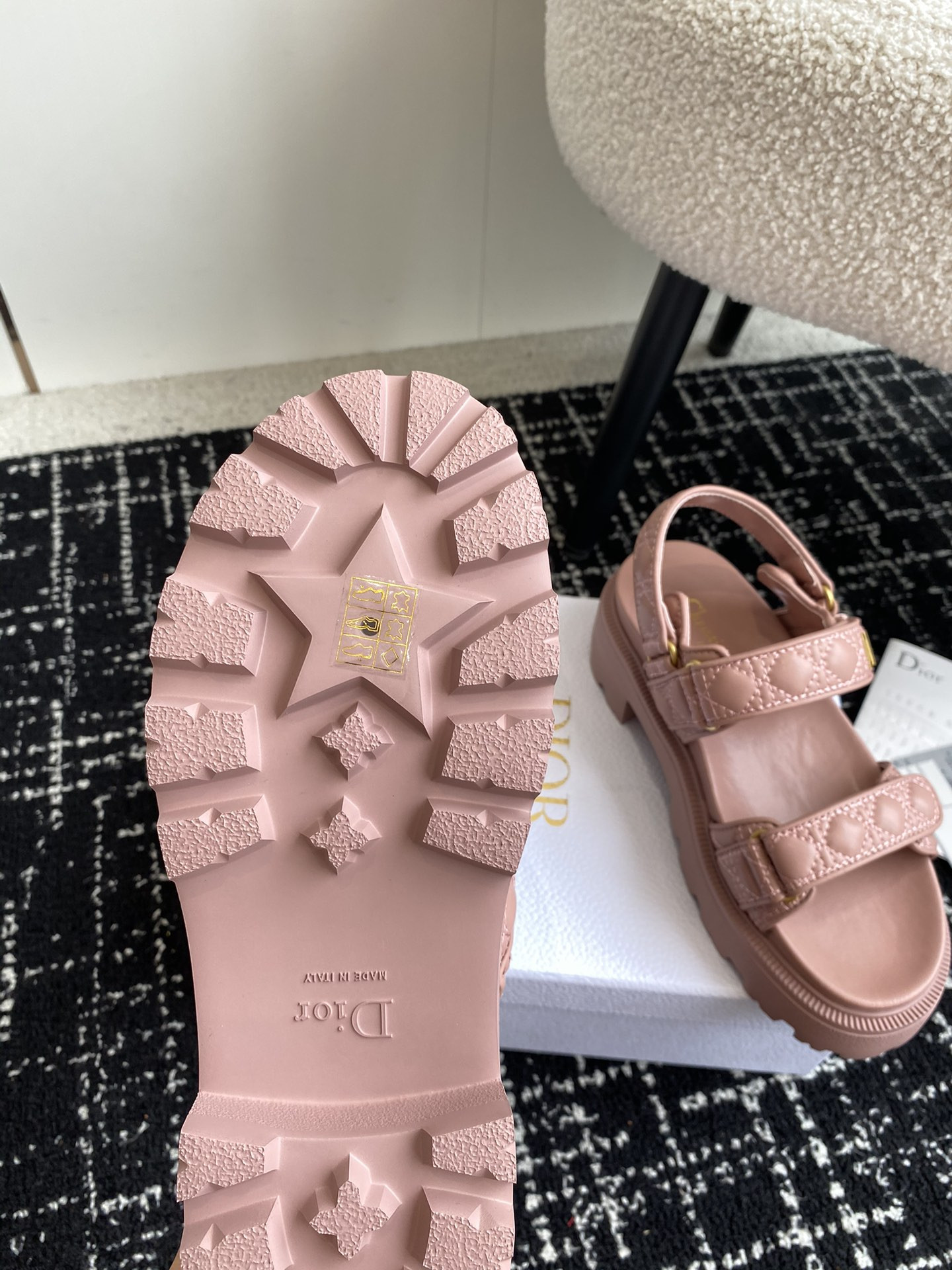ua D*oract platform sandal