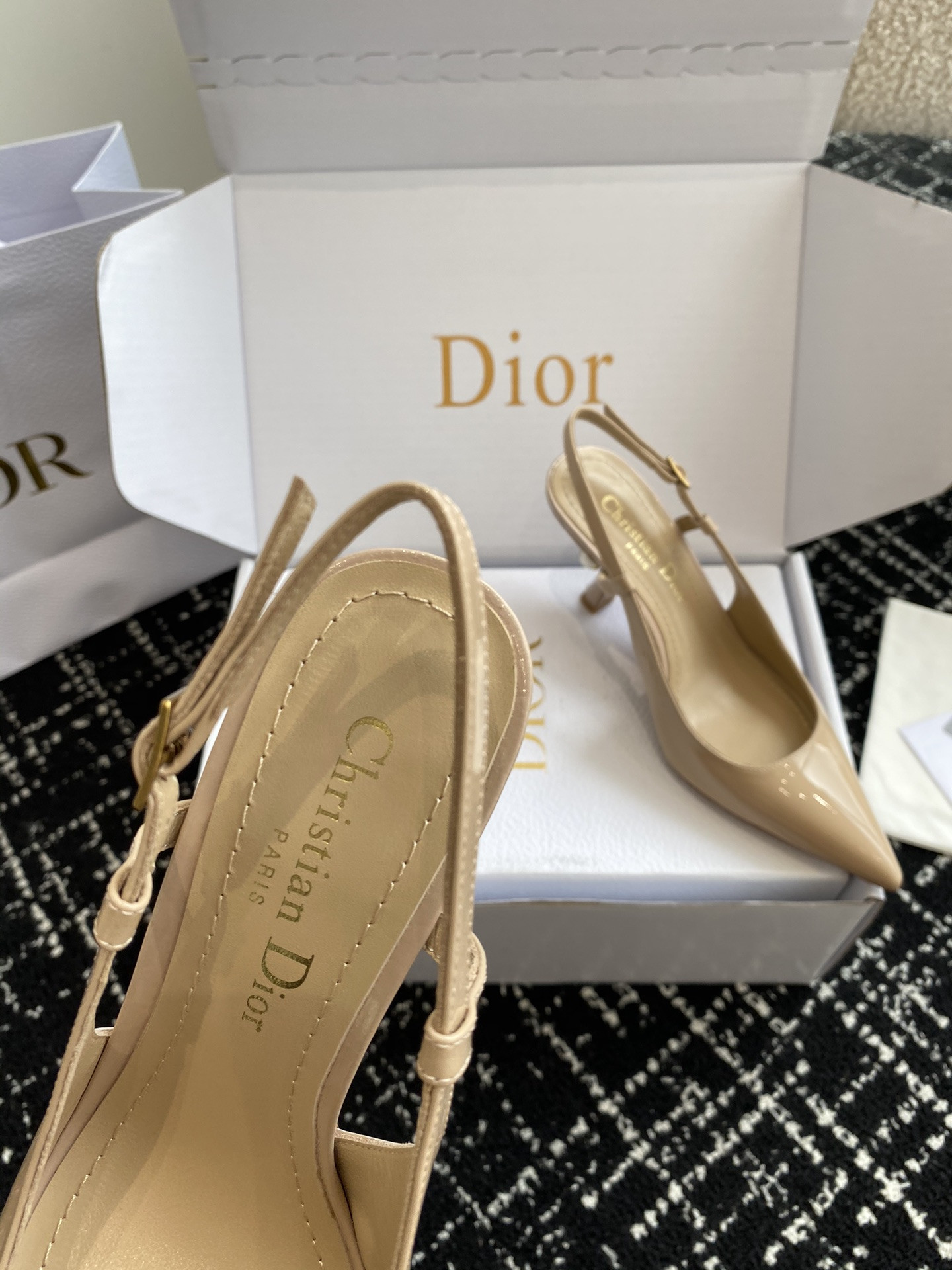 ua D*or tribales slingback pump