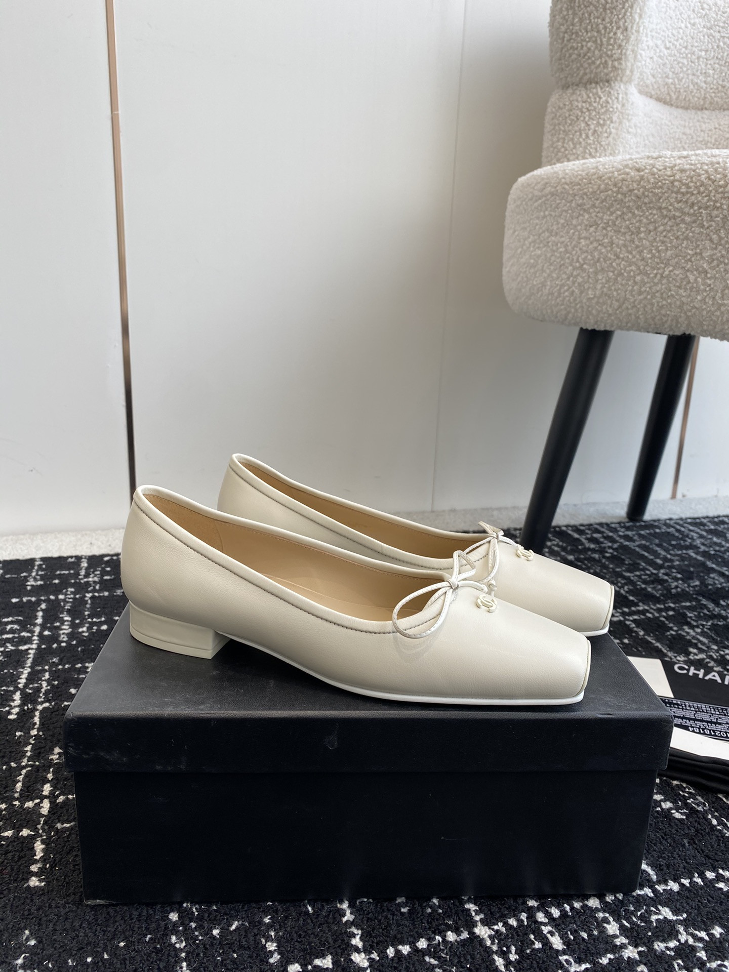 ua Ch*el vintage ballet flats