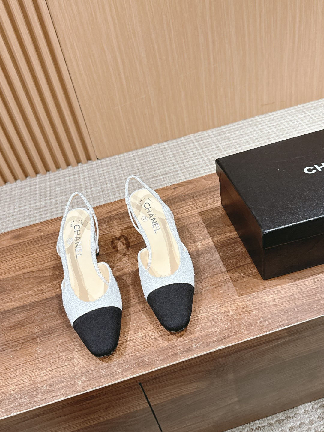 ua Ch*el slingbacks