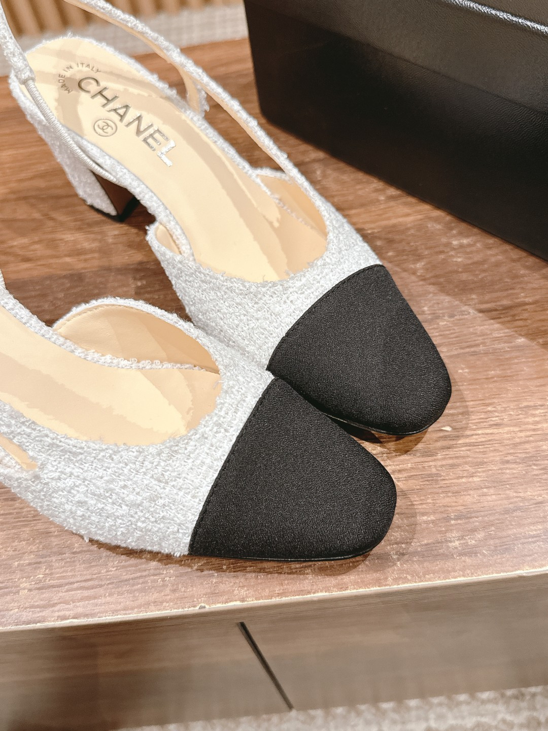 ua Ch*el slingbacks