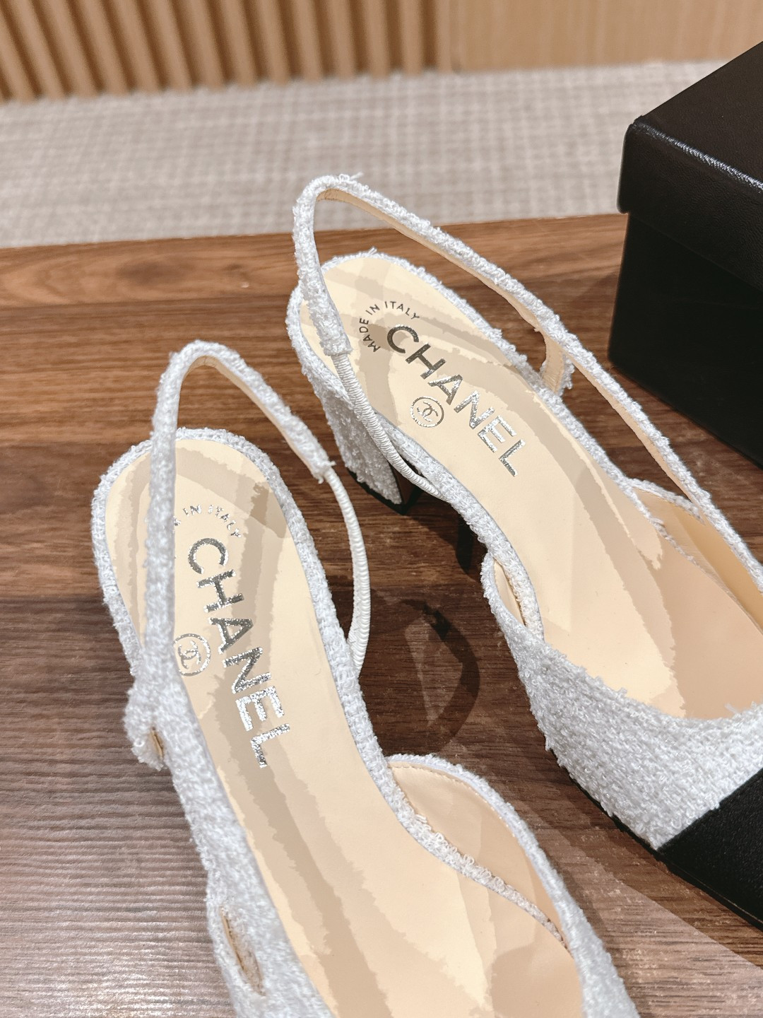 ua Ch*el slingbacks