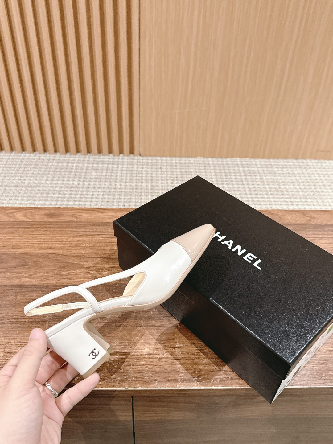 ua Ch*el slingbacks