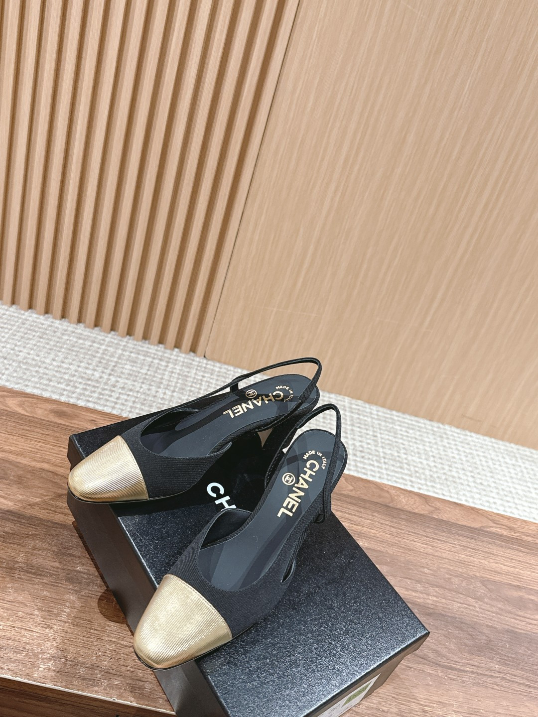ua Ch*el slingbacks