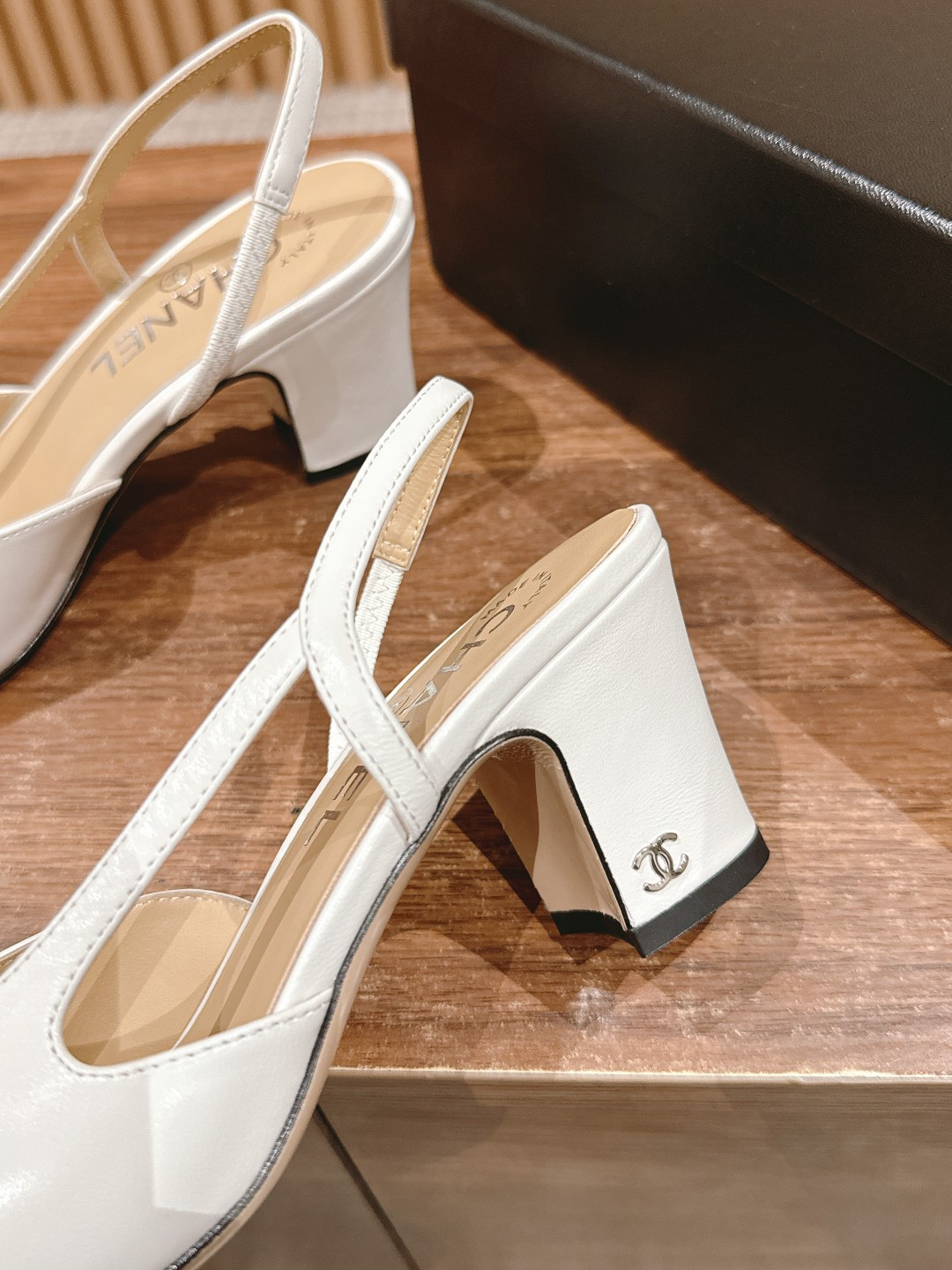 ua Ch*el slingbacks