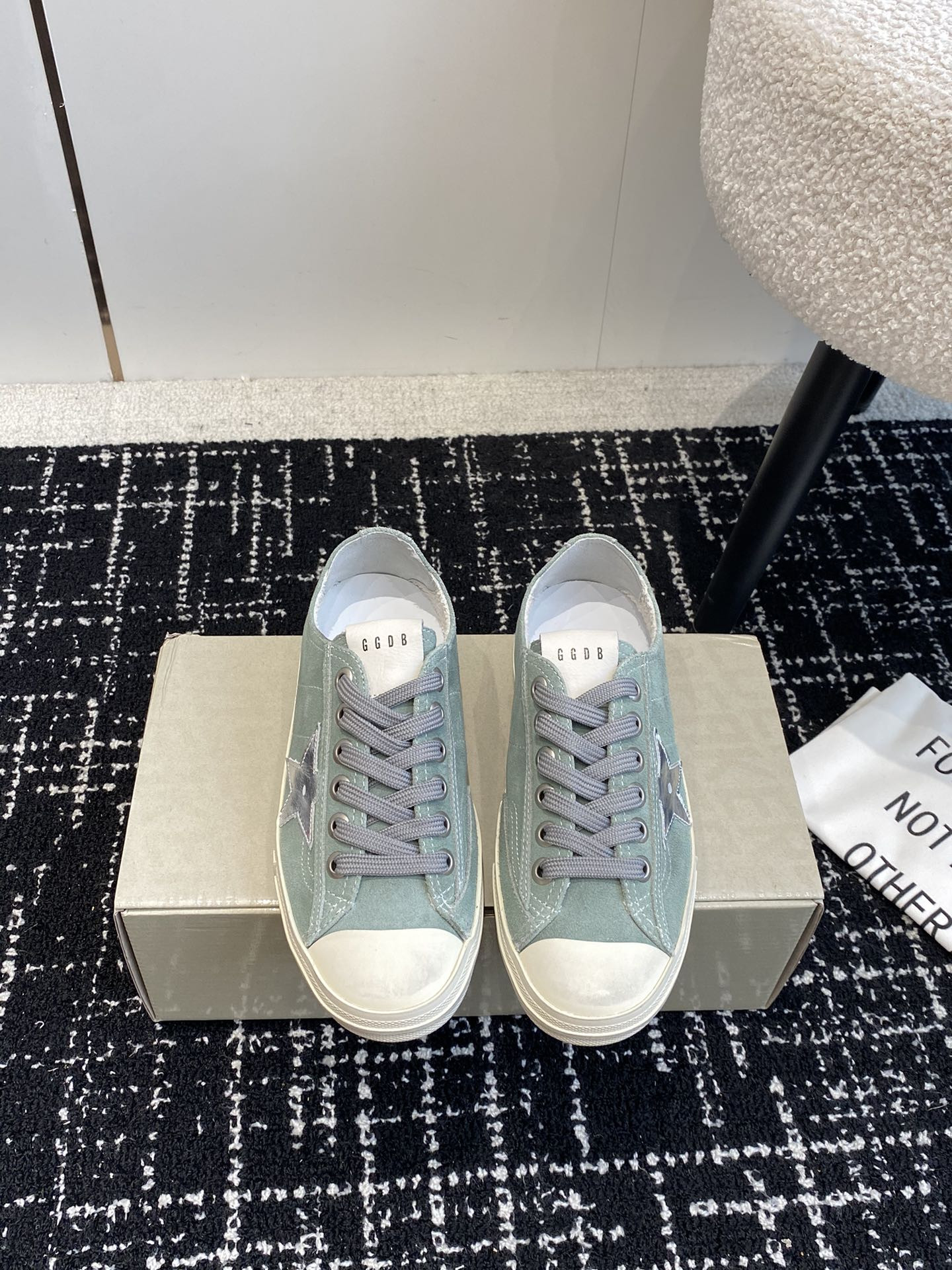ua g01den G003e v-star sneaker
