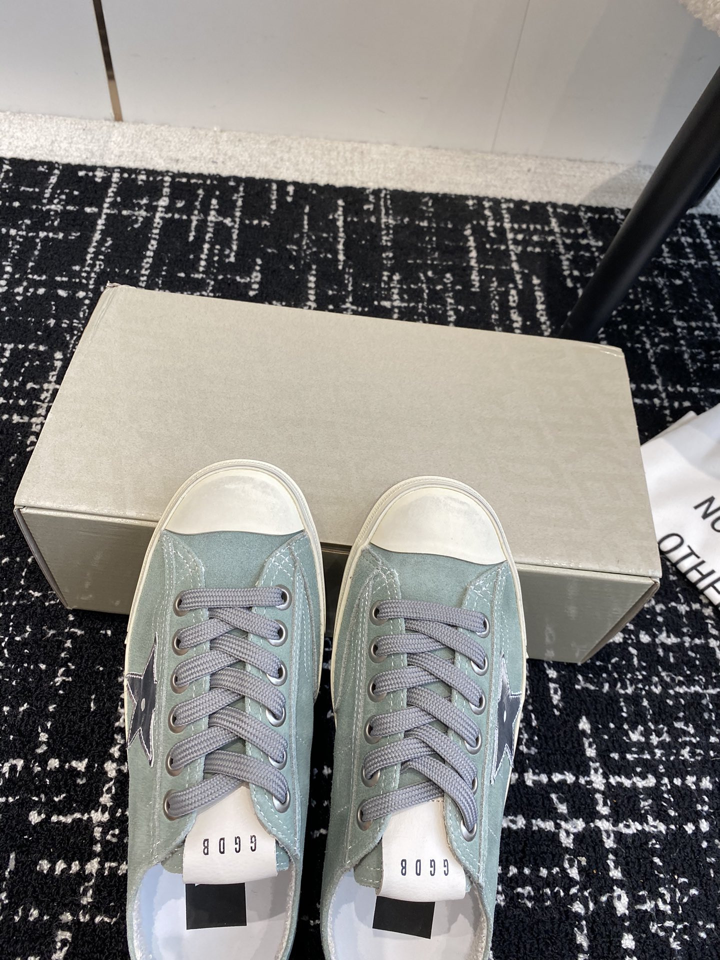 ua g01den G003e v-star sneaker