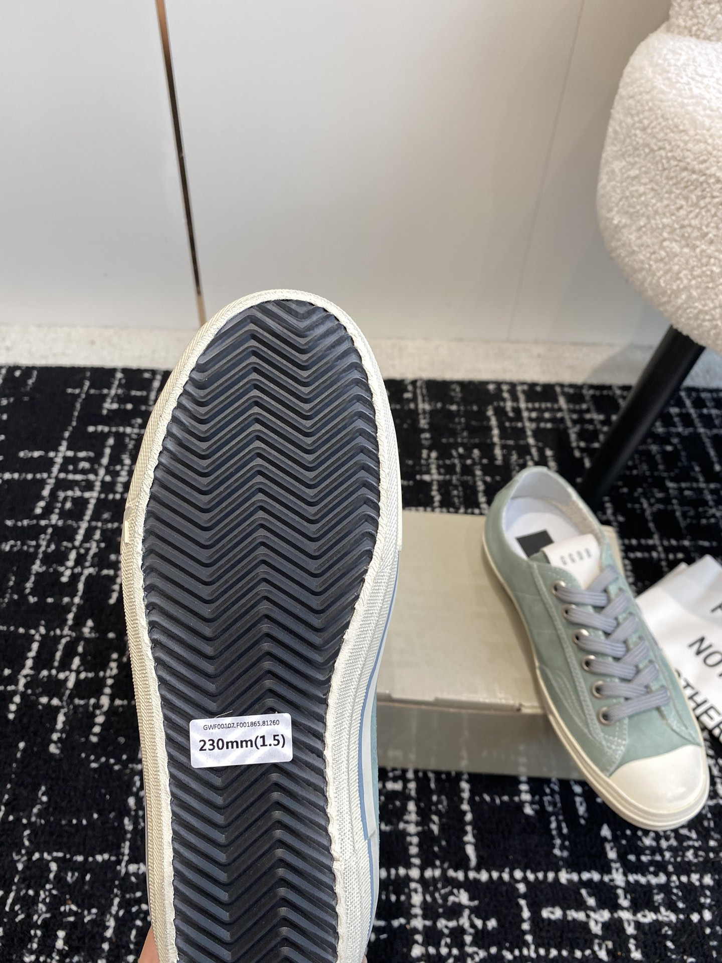 ua g01den G003e v-star sneaker