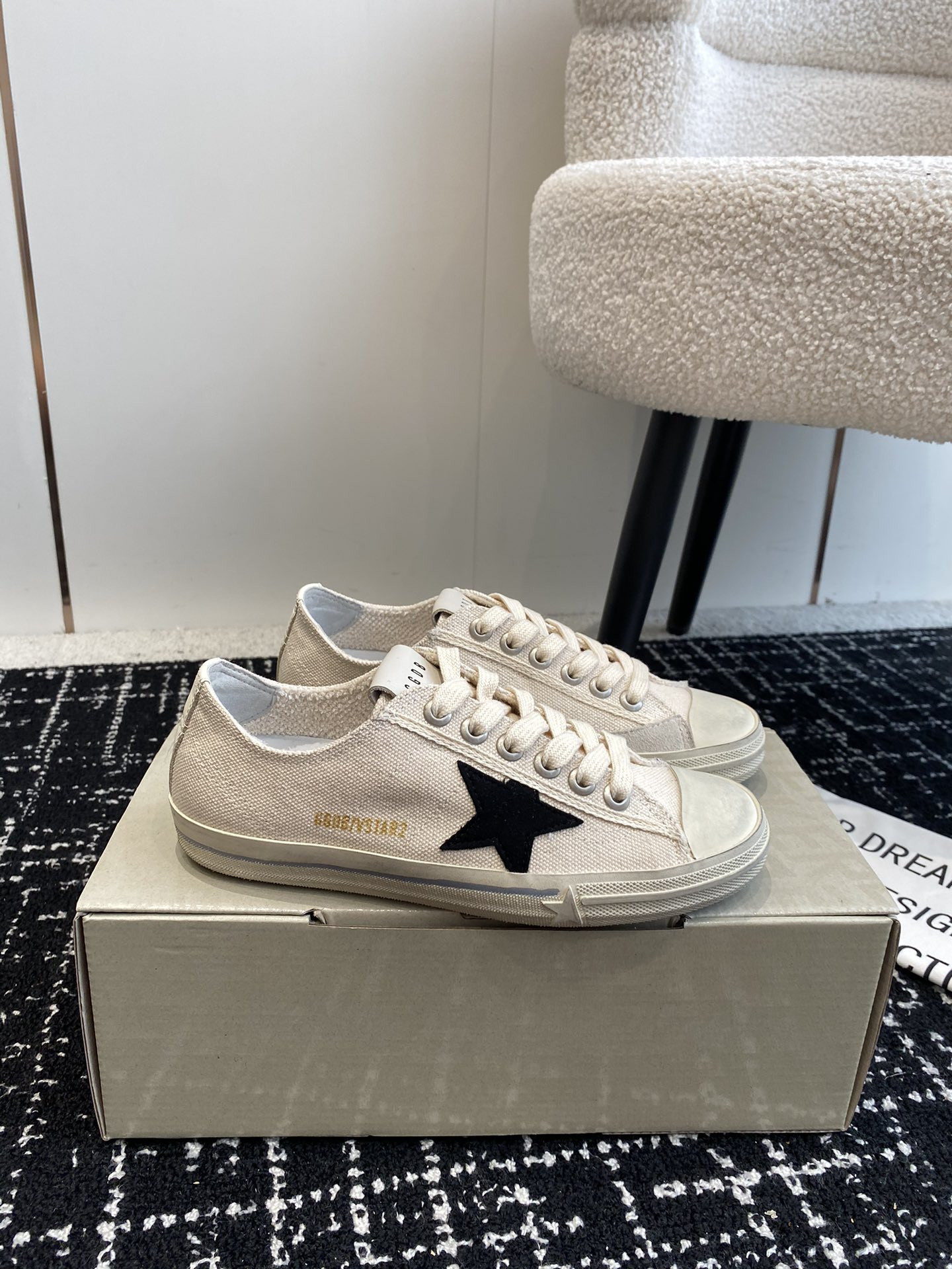 ua g01den G003e v-star sneaker