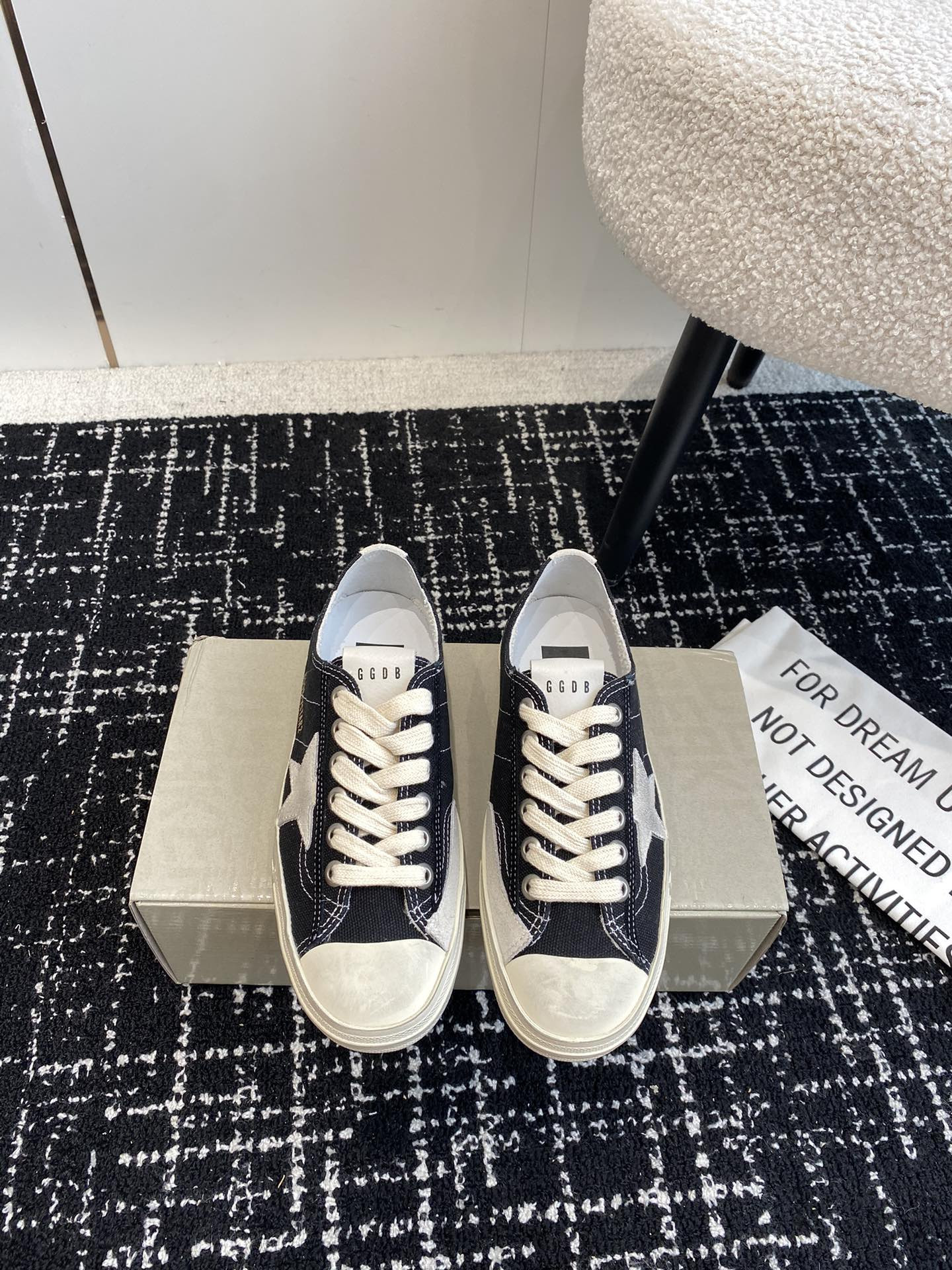 ua g01den G003e v-star sneaker