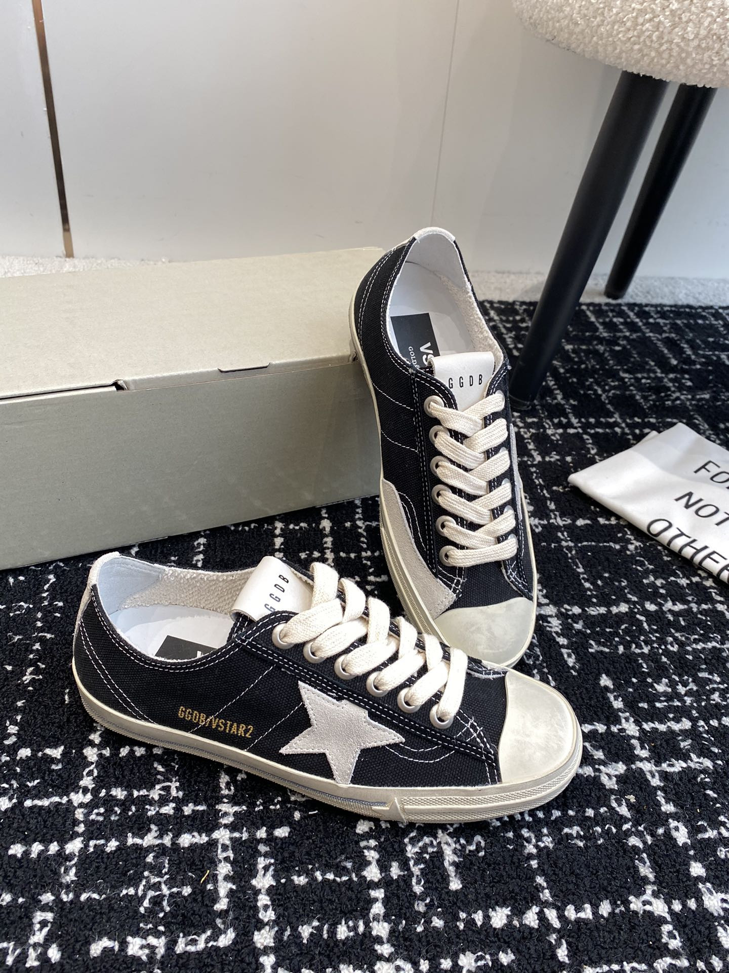 ua g01den G003e v-star sneaker