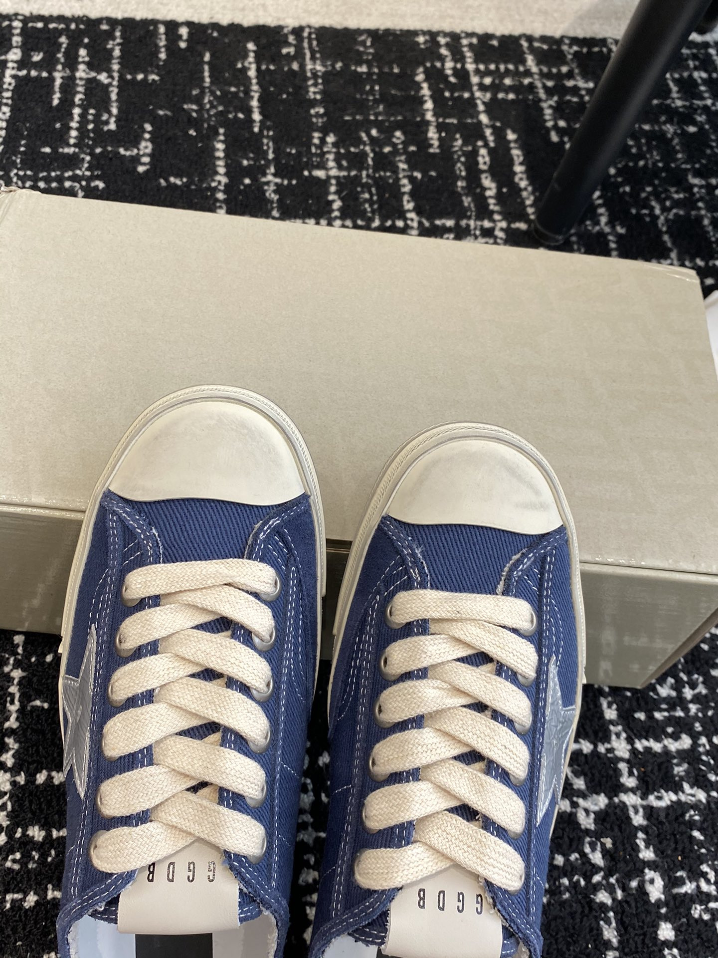 ua g01den G003e v-star sneaker