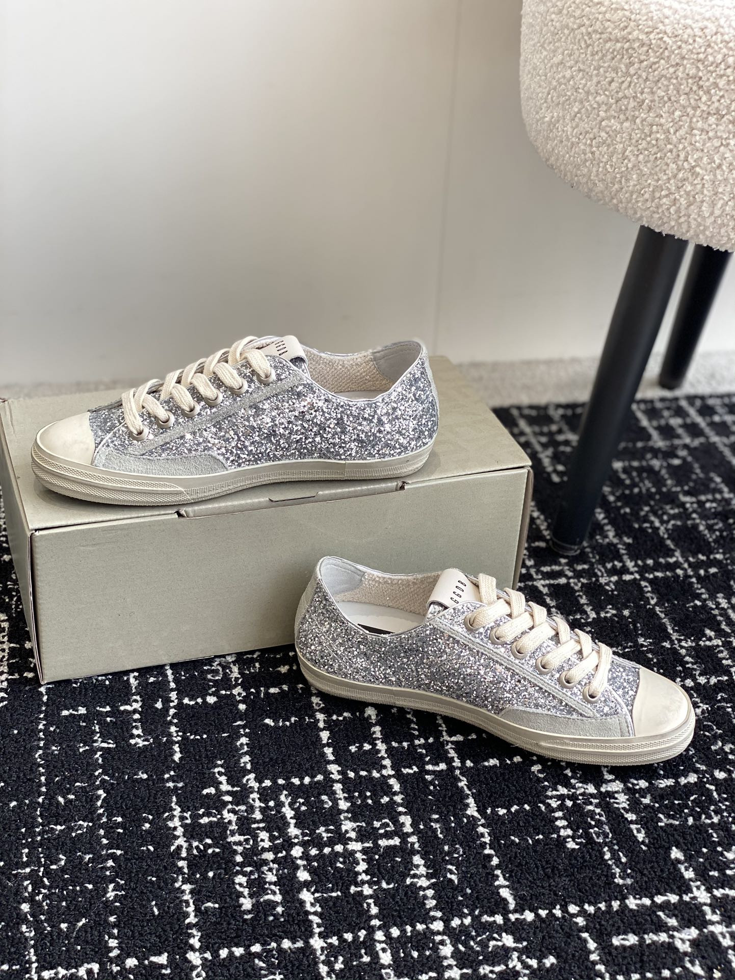 ua g01den G003e v-star sneaker