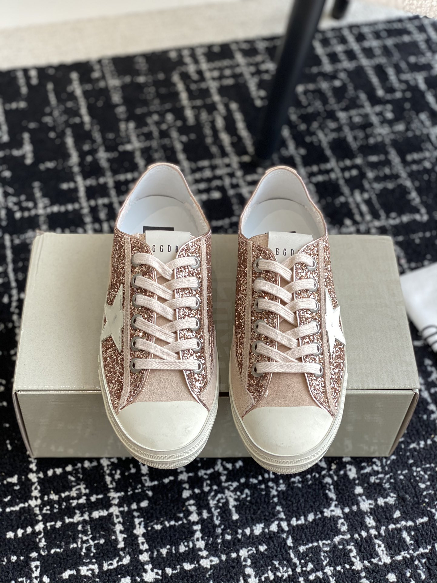 ua g01den G003e v-star sneaker