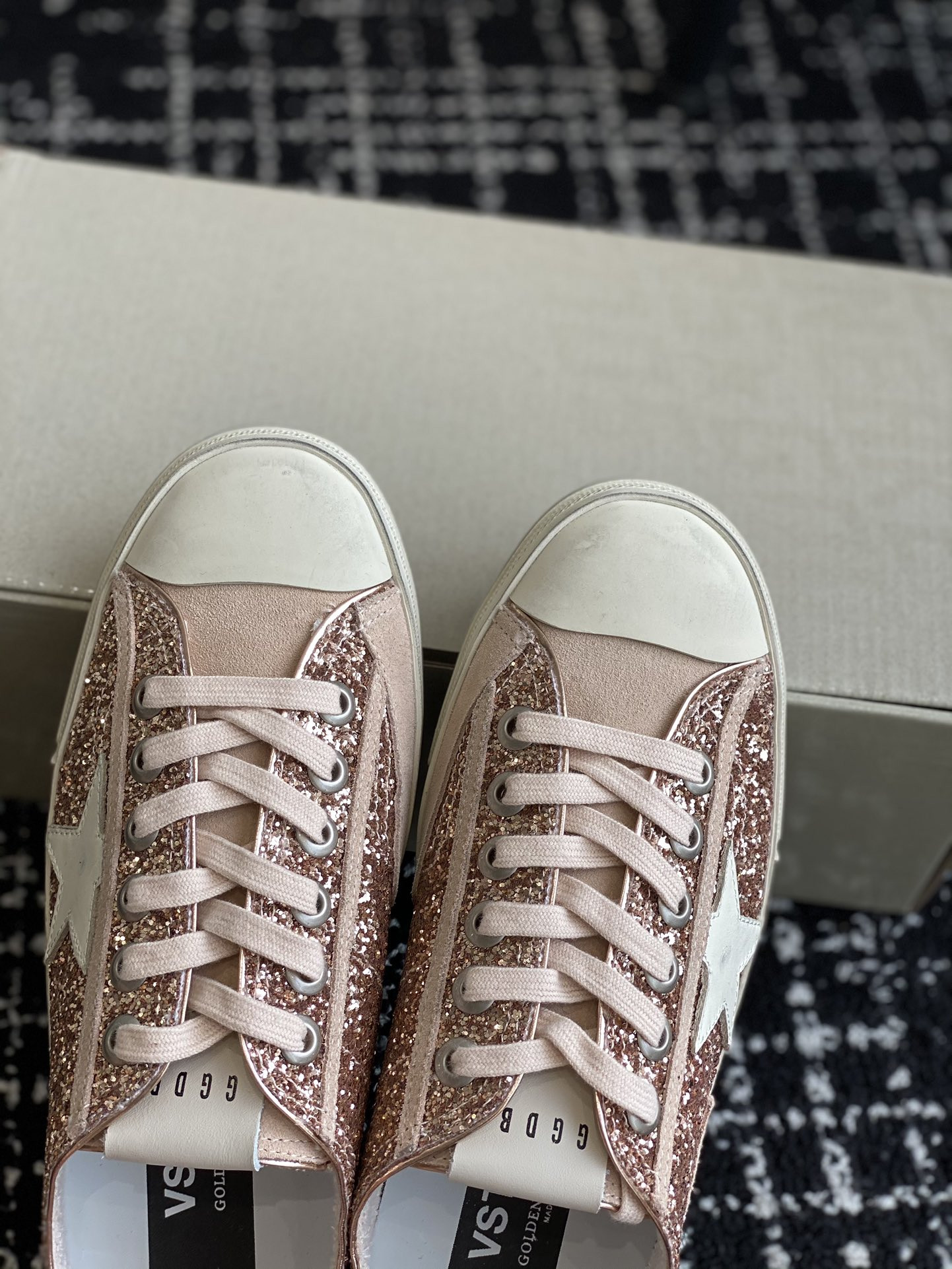 ua g01den G003e v-star sneaker