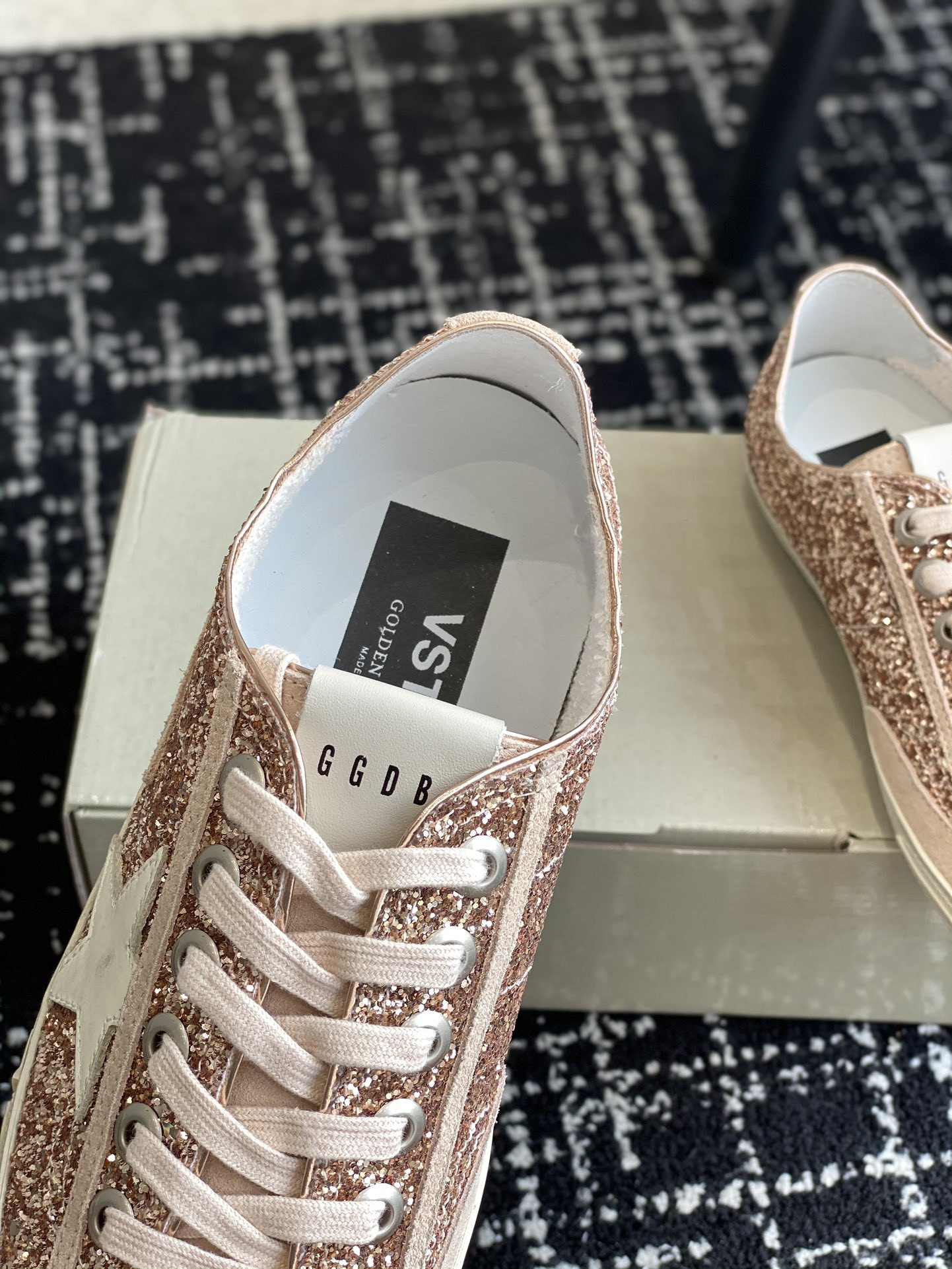 ua g01den G003e v-star sneaker